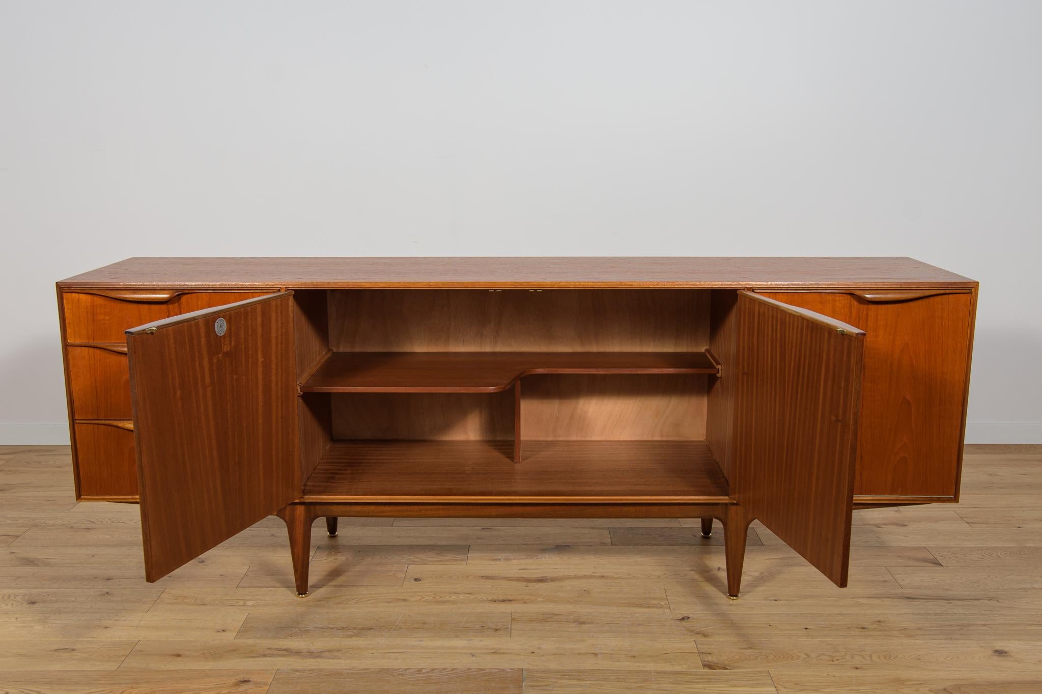Teak Credenza in teak di metà secolo di Tom Robertson per McIntosh, Regno Unito, anni '60 in vendita