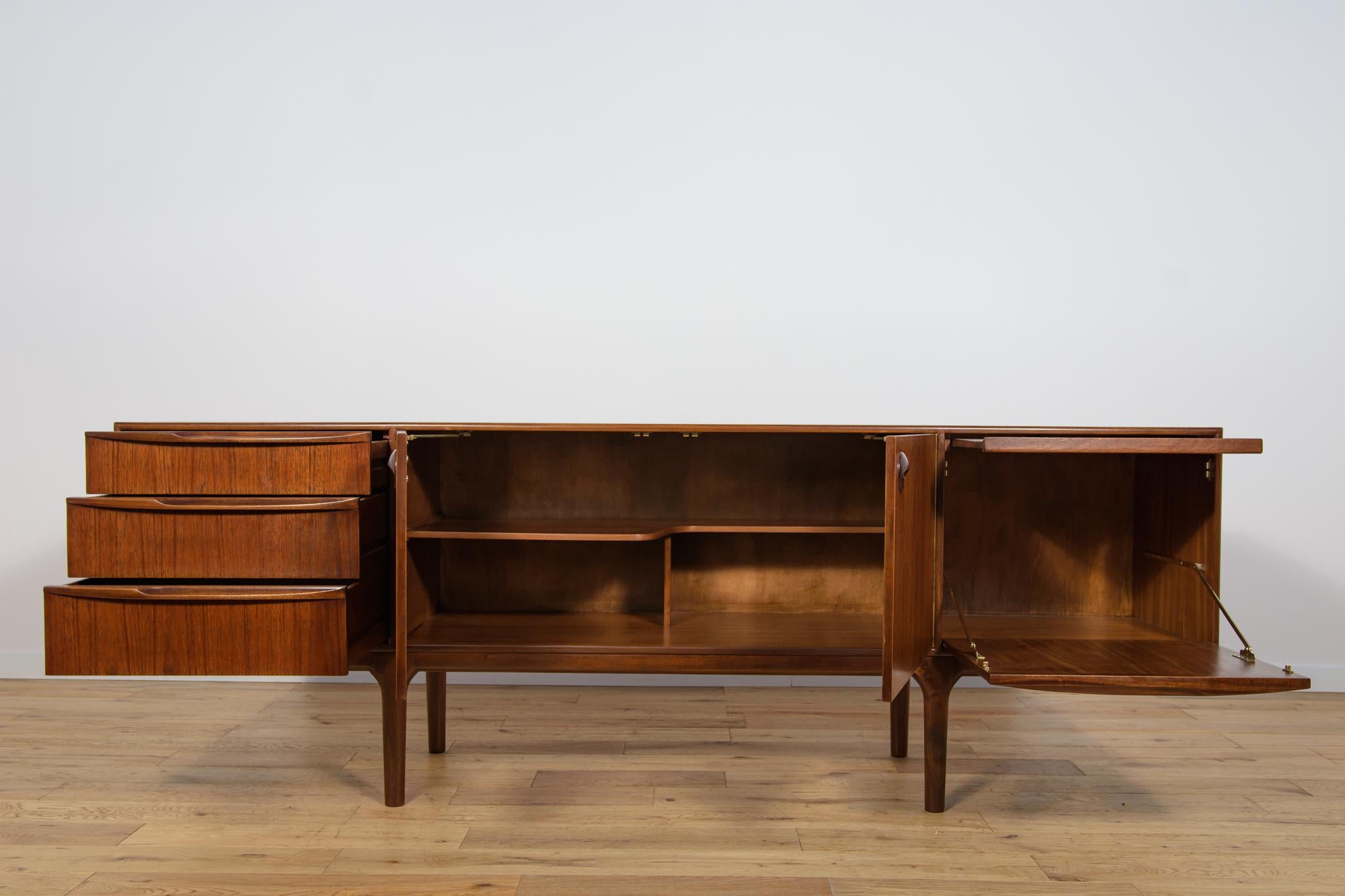  Mid-Century Teak Sideboard by Tom Robertson for McIntosh, United Knigdom, 1960s For Sale 2