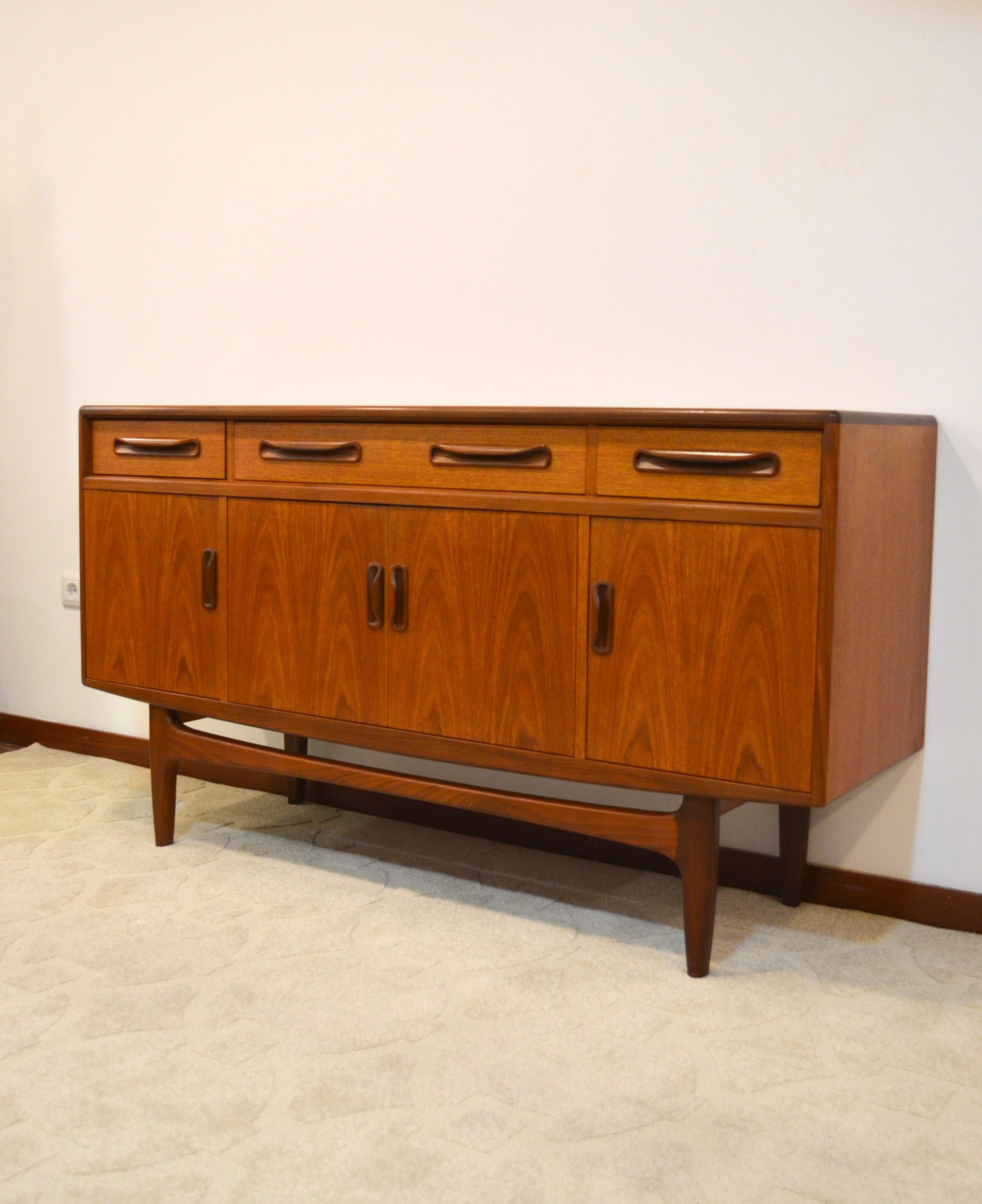 Teak sideboard by V. Wilkins for G-Plan, “Fresco” collection, England, 1966

Elegant sideboard with nice proportions.
It has a very good storage capacity with two small spaces on either side and a central space, all equipped with a shelf. It also