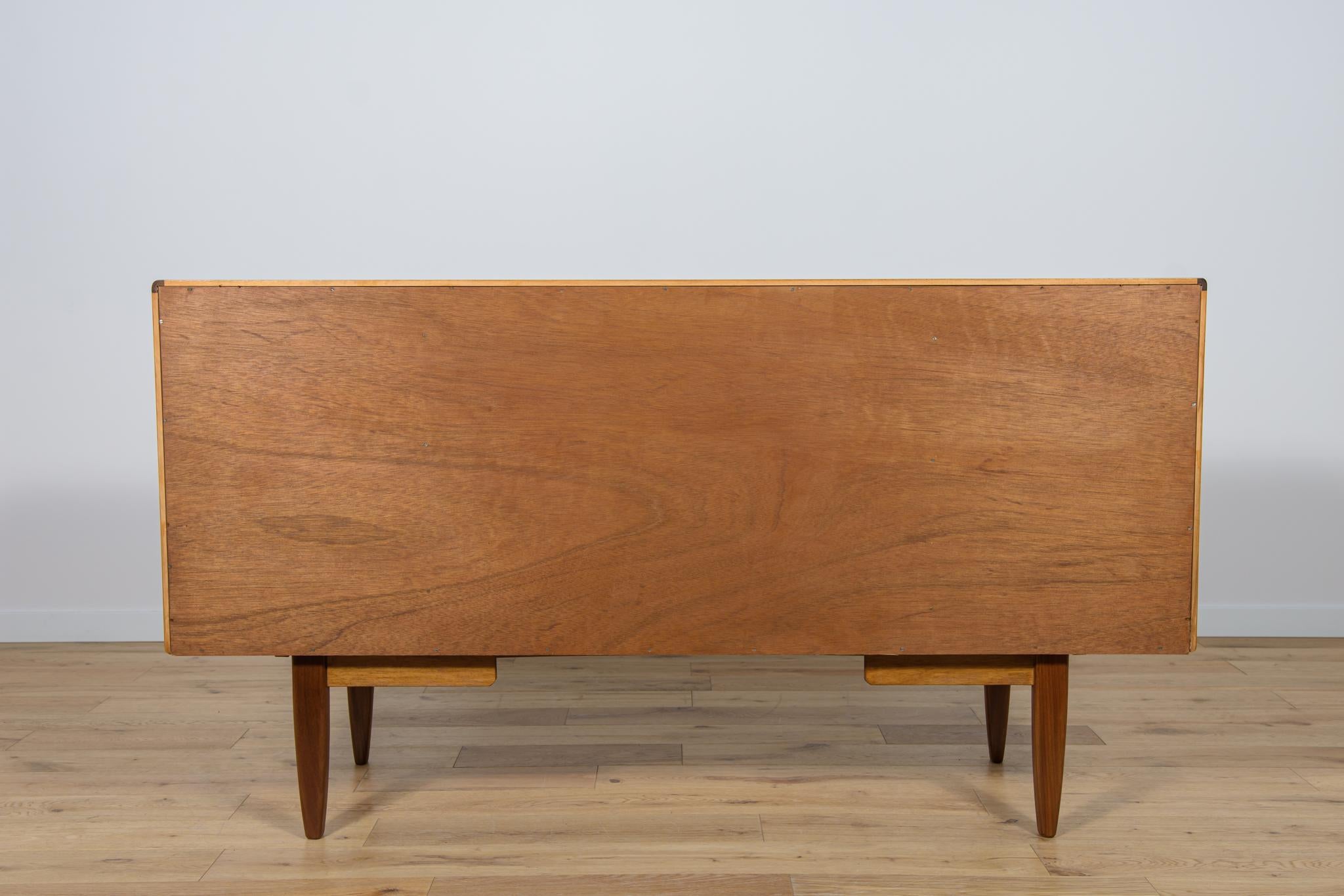 Mid-Century Teak Sideboard by Victor Wilkins for G-Plan, 1960s In Excellent Condition For Sale In GNIEZNO, 30