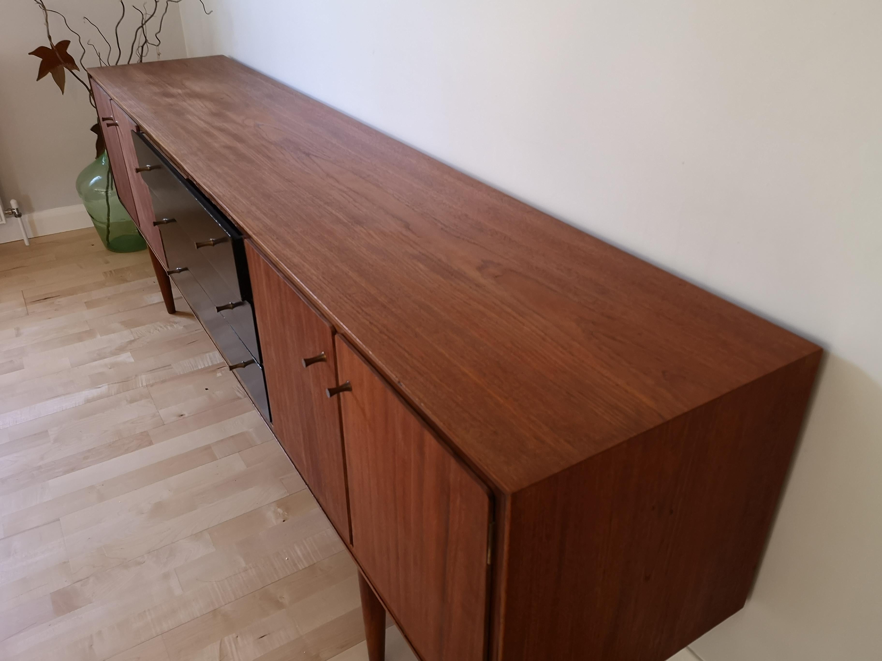 Midcentury Teak Sideboard Credenza by Everest of Long Eaton, England In Good Condition In Farnham, Surrey