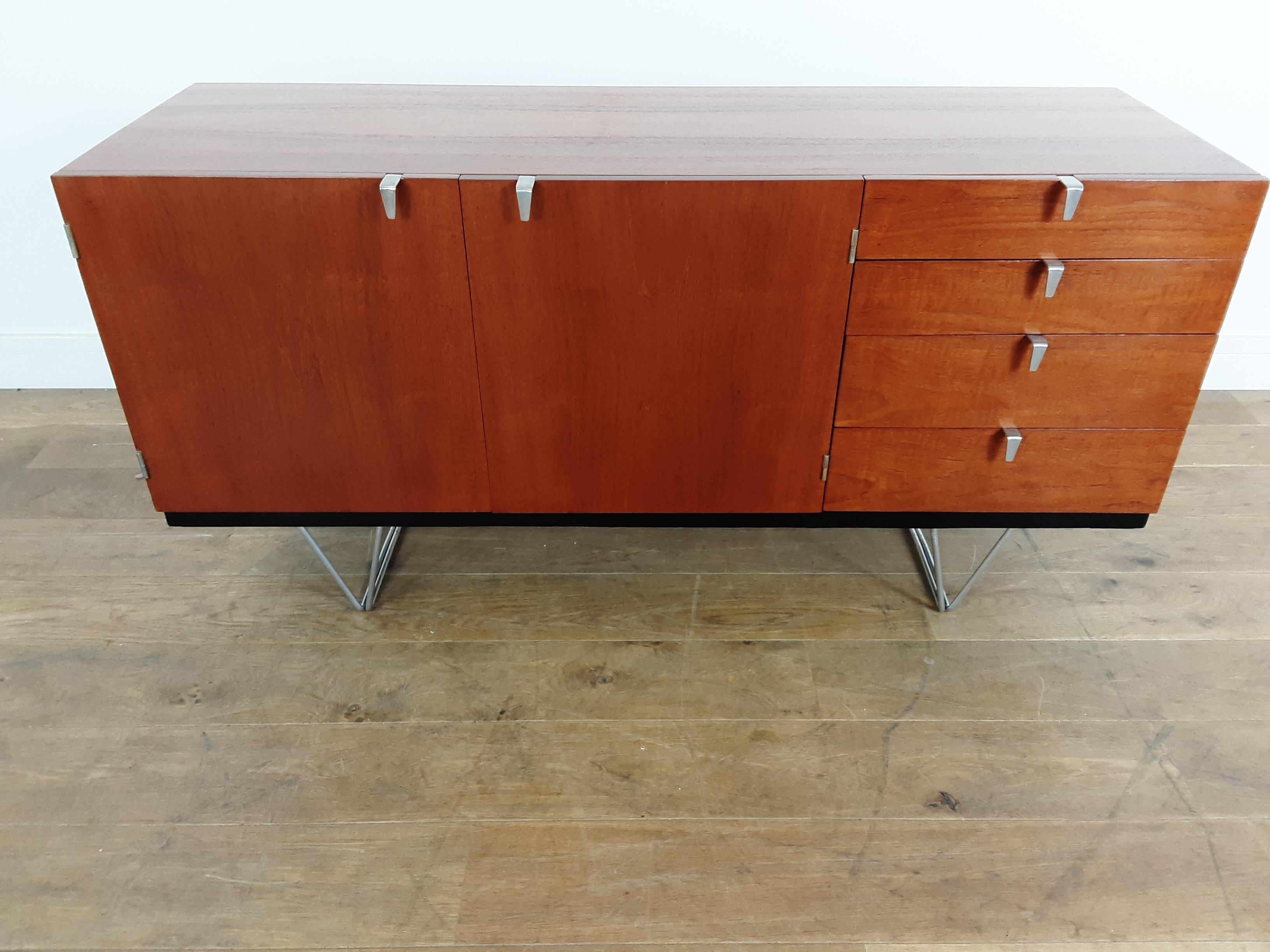 Mid-Century Modern design sideboard credenza
beautiful teak wood sideboard with contrasting beech interior and polished steel handles, raised on polished tubular legs.
Stag Furniture badge attached.
Designed by John and Sylvia Reid
s range