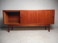 Buffet en teck du milieu du siècle