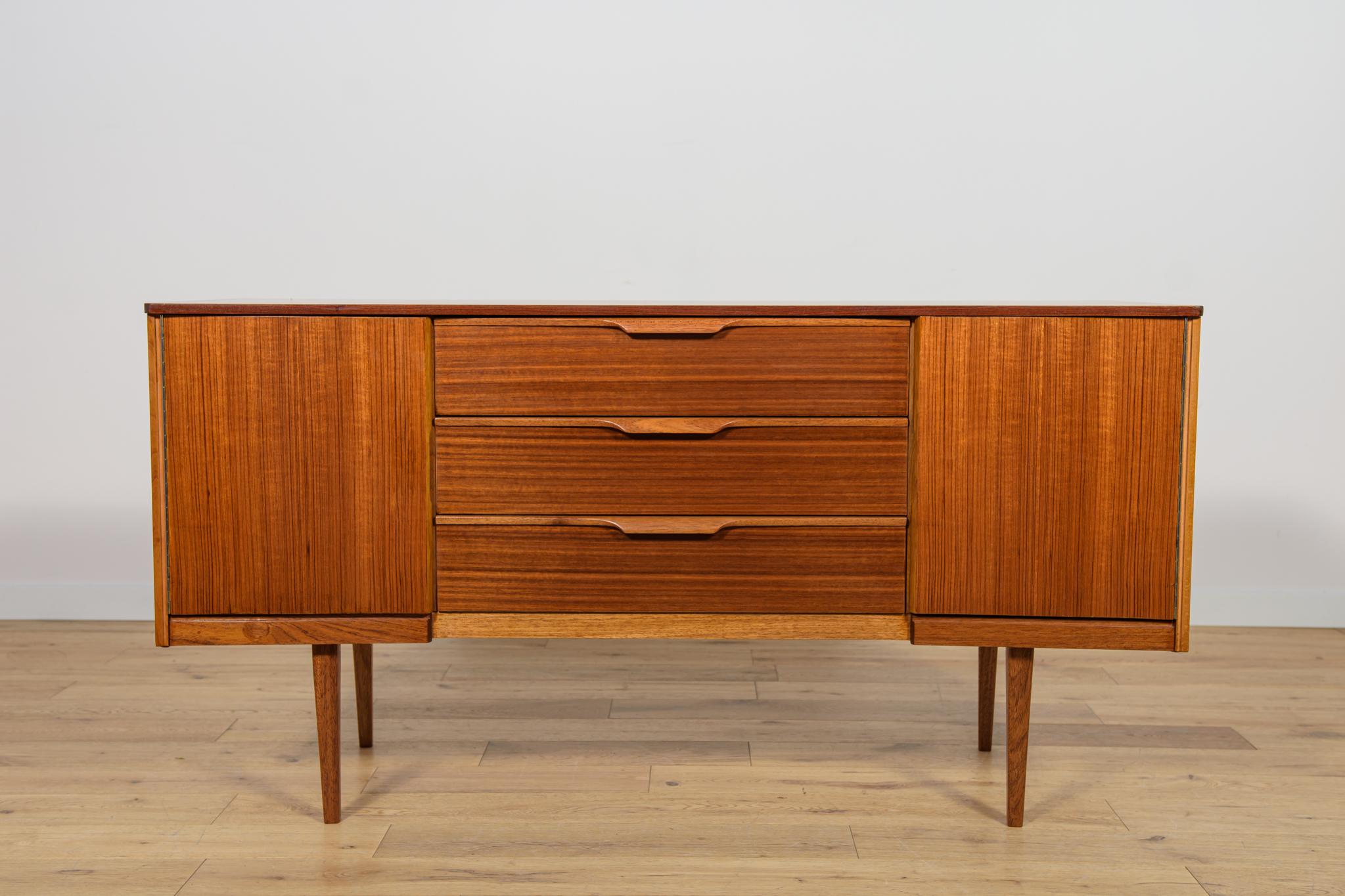 Mid-Century Modern Buffet du milieu du siècle dernier d'Austinsuite, United Knigdom, années 1960 en vente