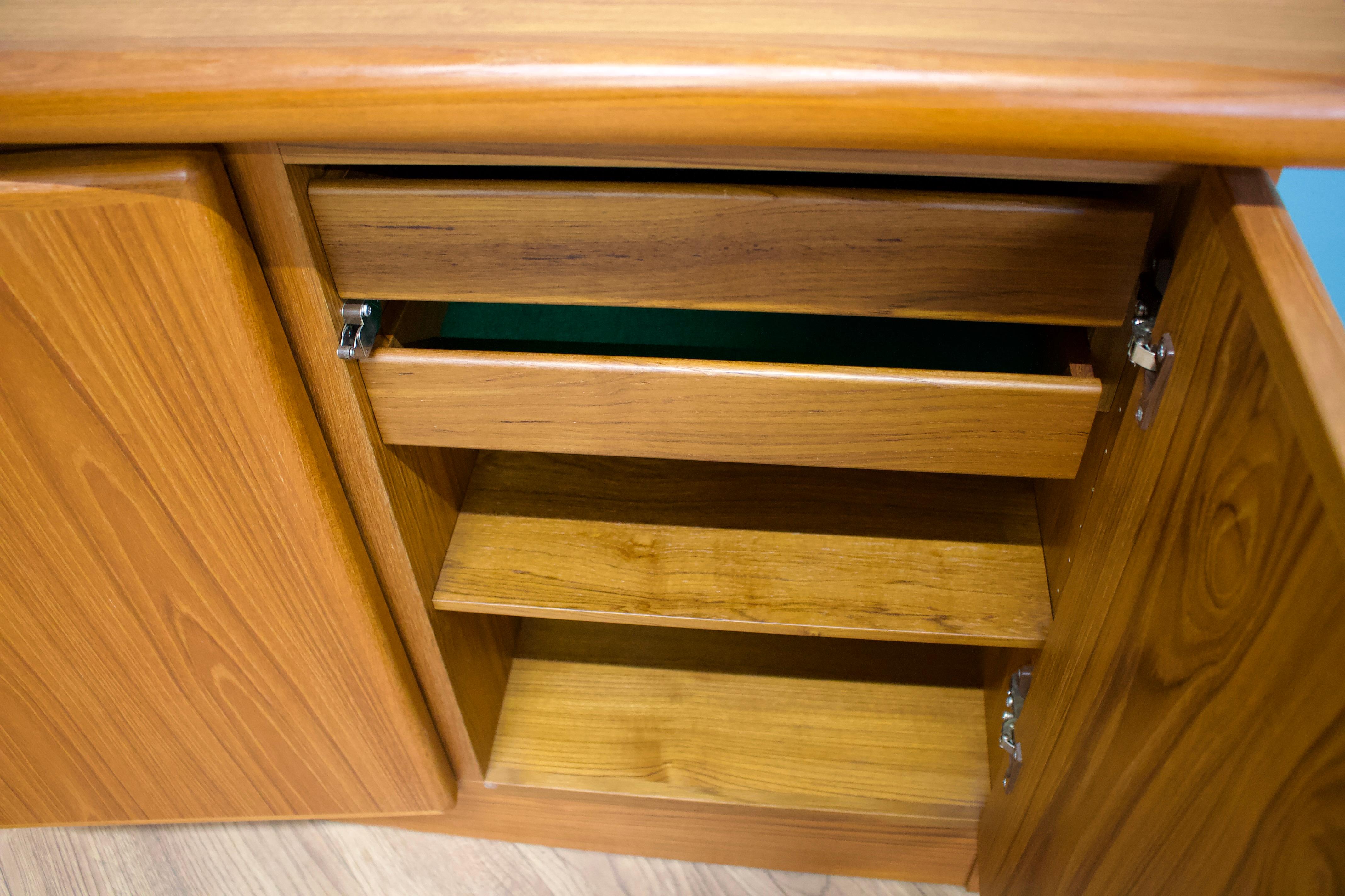 Credenza in teak di metà secolo di Boltinge, anni '70 3
