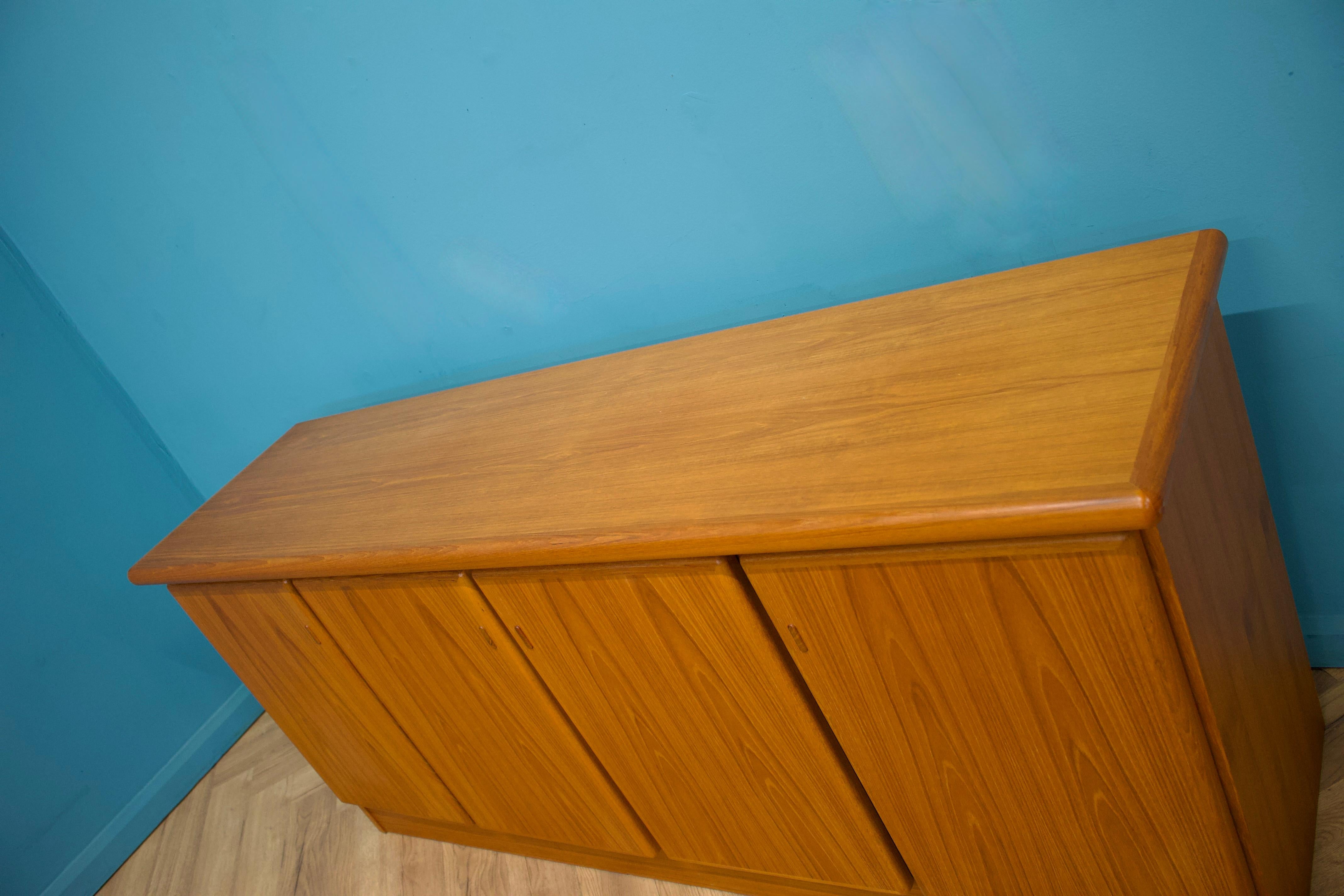 Impiallacciato Credenza in teak di metà secolo di Boltinge, anni '70
