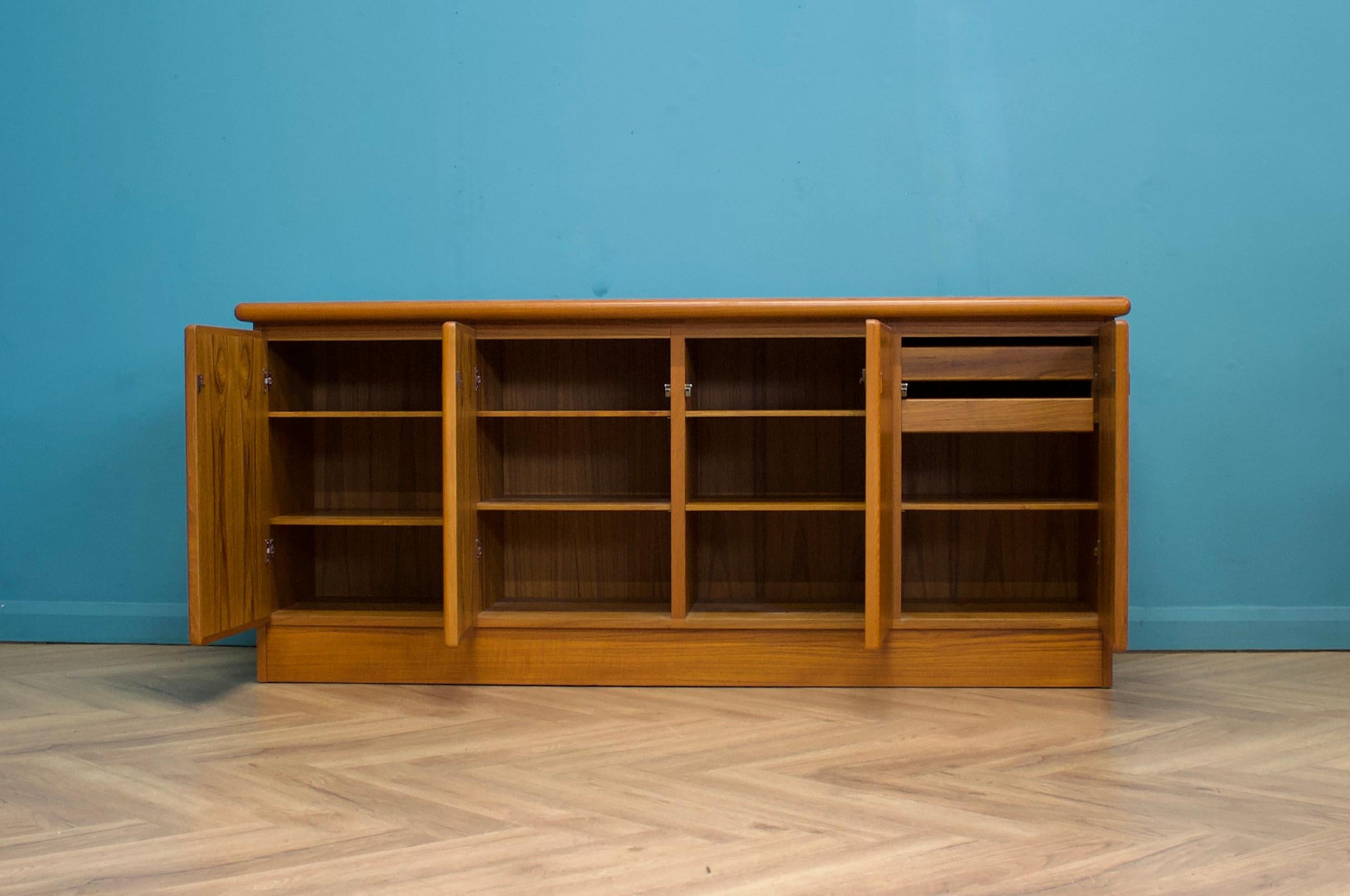 XX secolo Credenza in teak di metà secolo di Boltinge, anni '70
