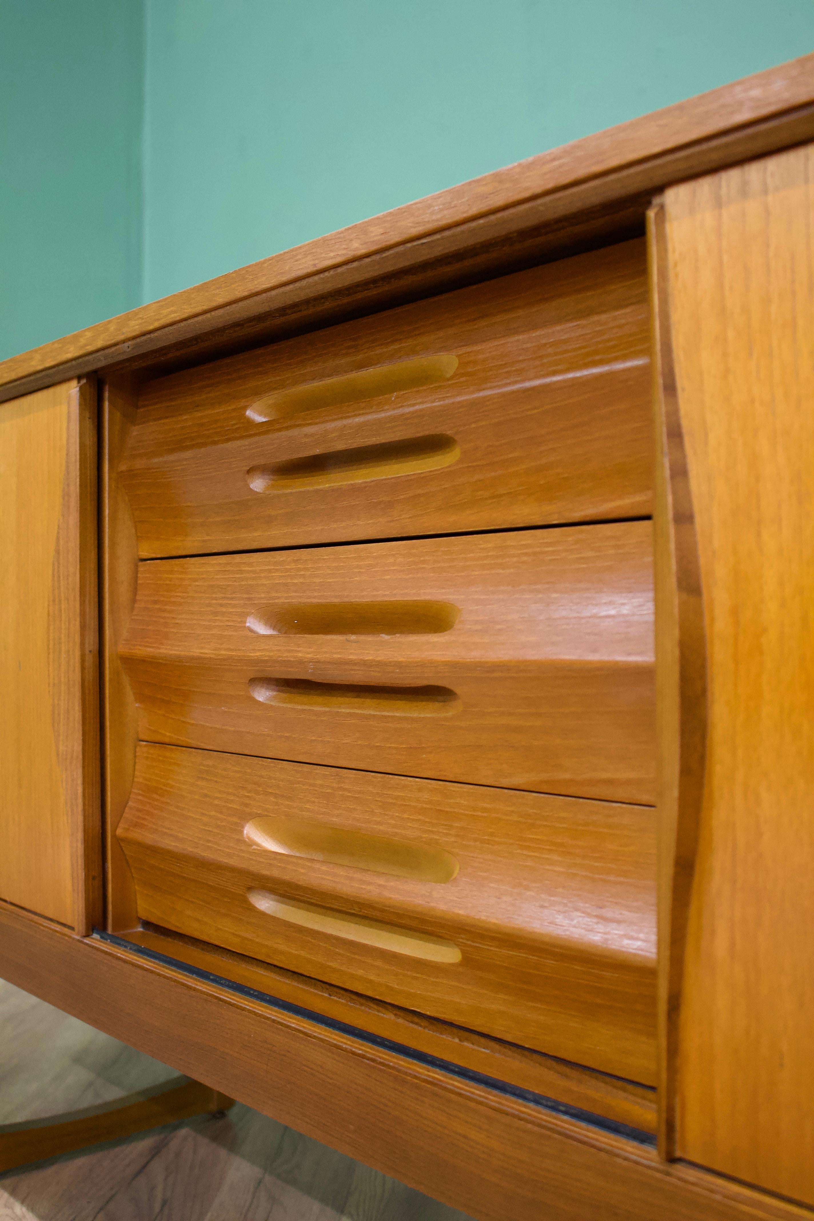 Mid Century Teak Sideboard from Elliots of `Newbury, 1960s In Good Condition In South Shields, GB