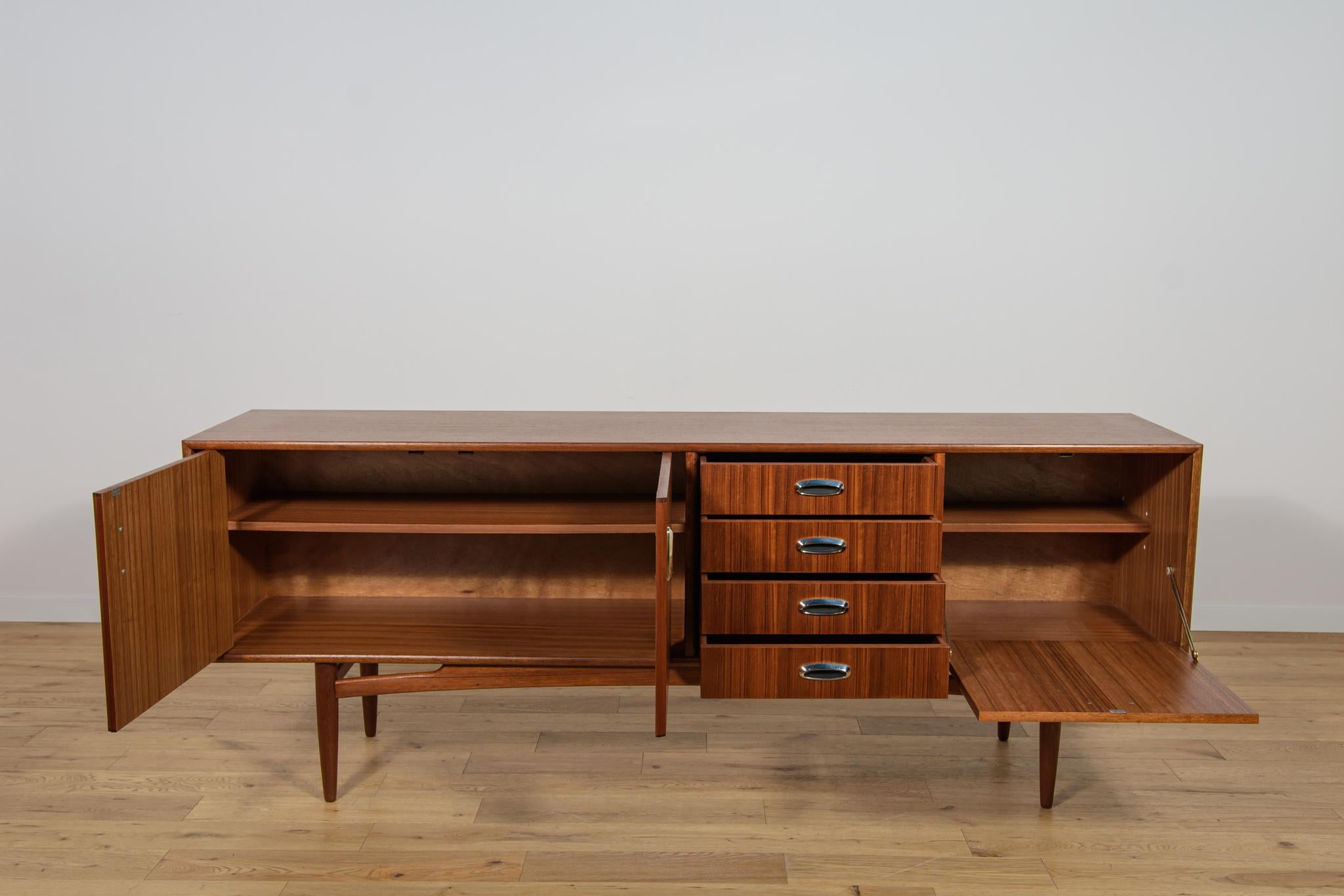 Enfilade en teck du milieu du siècle dernier de G-Plan, années 1960 en vente 2