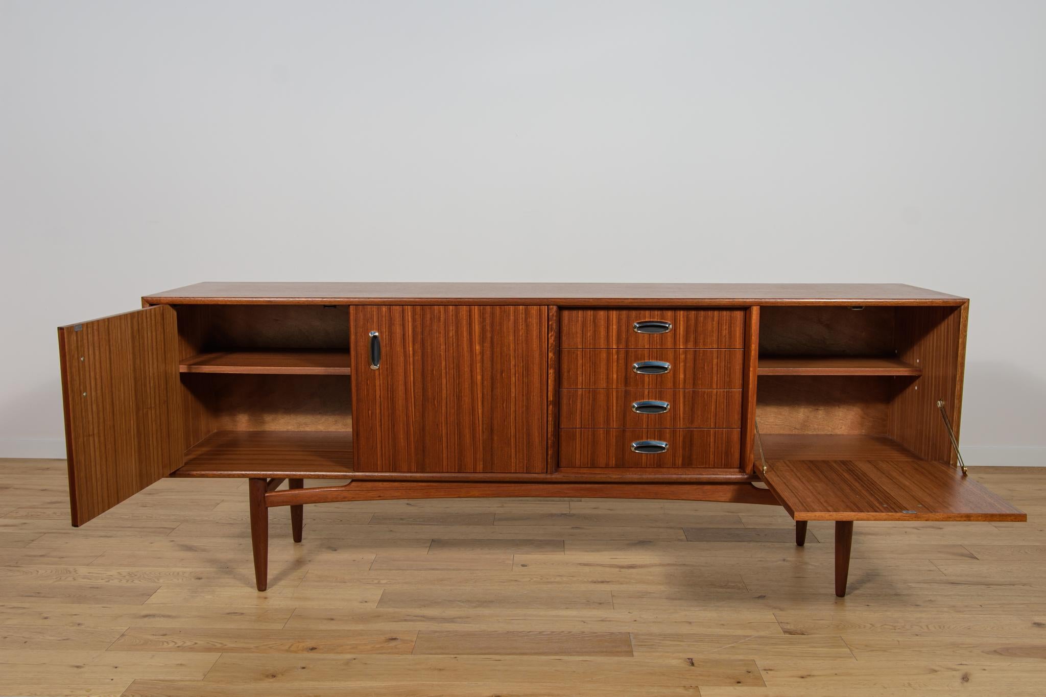 Enfilade en teck du milieu du siècle dernier de G-Plan, années 1960 en vente 3