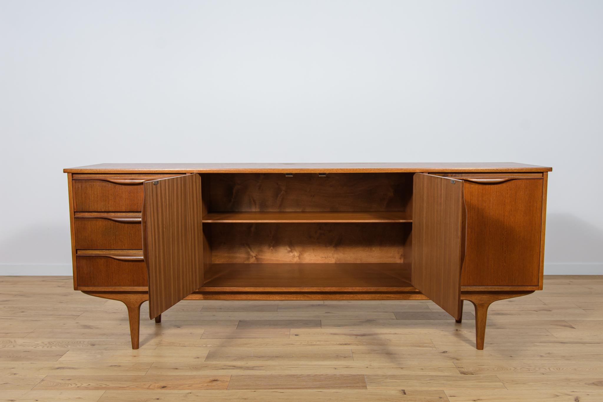 Mid-Century Teak Sideboard from Jentique, 1960s For Sale 3