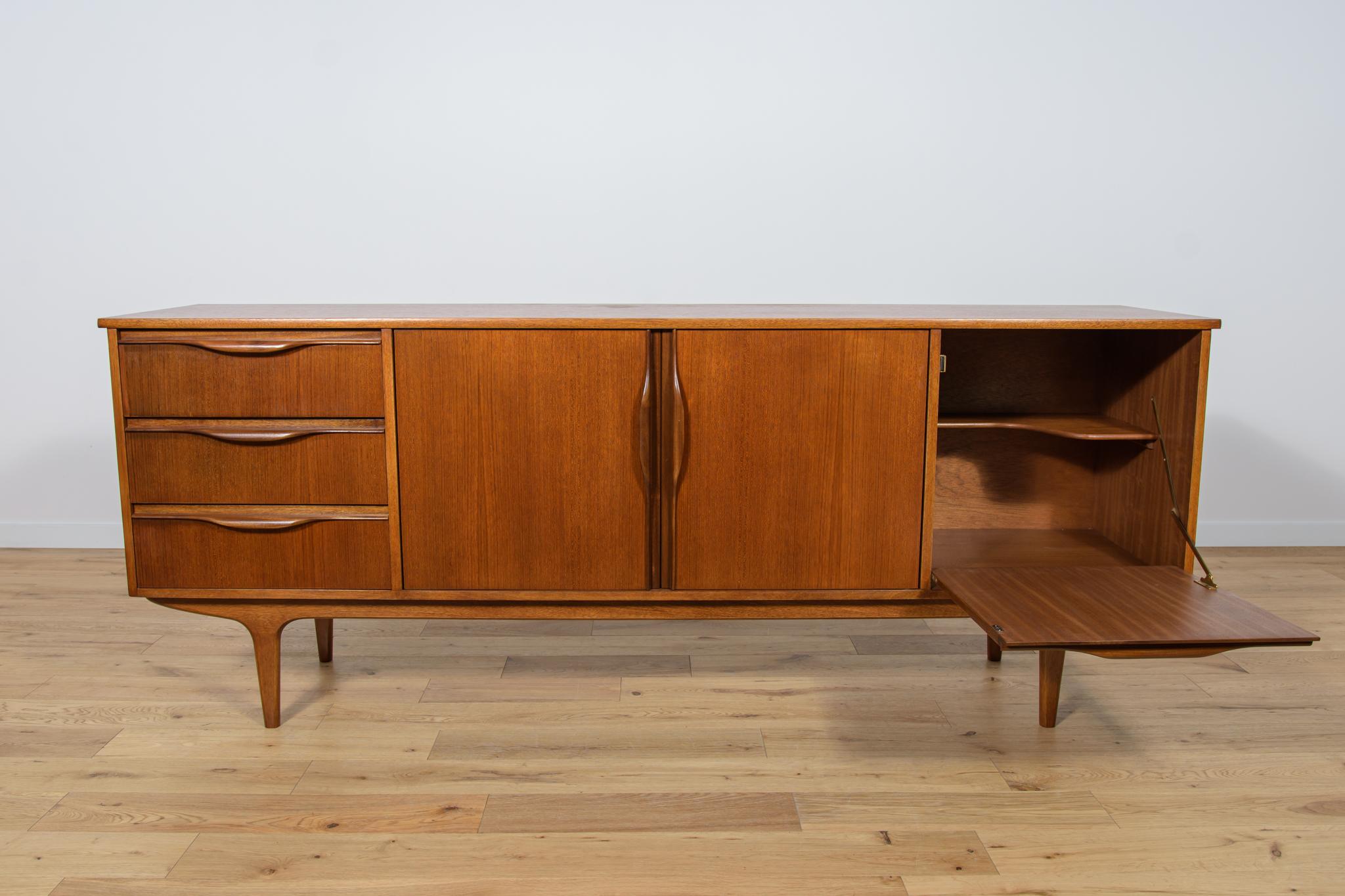 Mid-Century Teak Sideboard from Jentique, 1960s For Sale 4