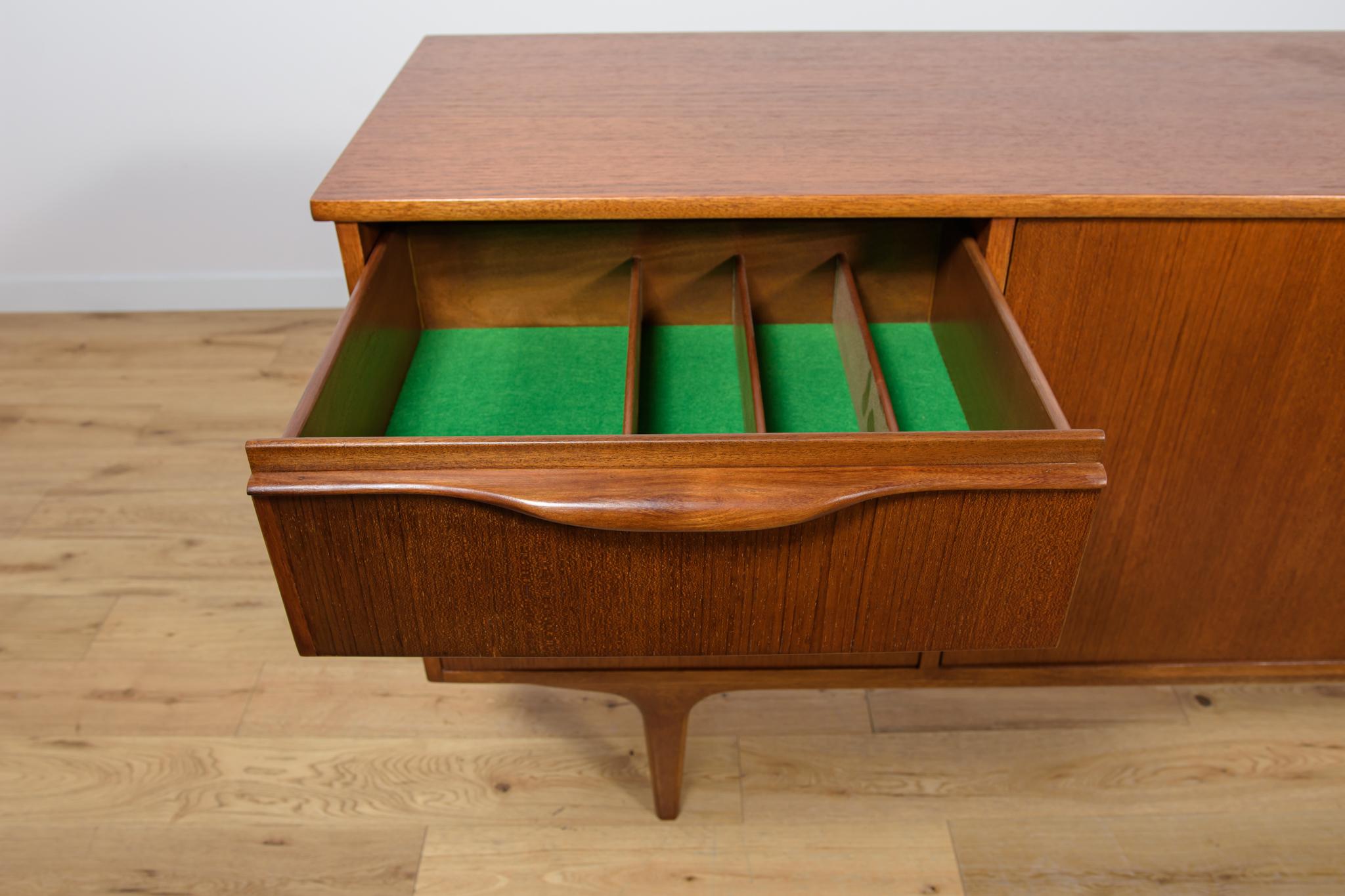 Mid-Century Teak Sideboard from Jentique, 1960s For Sale 6