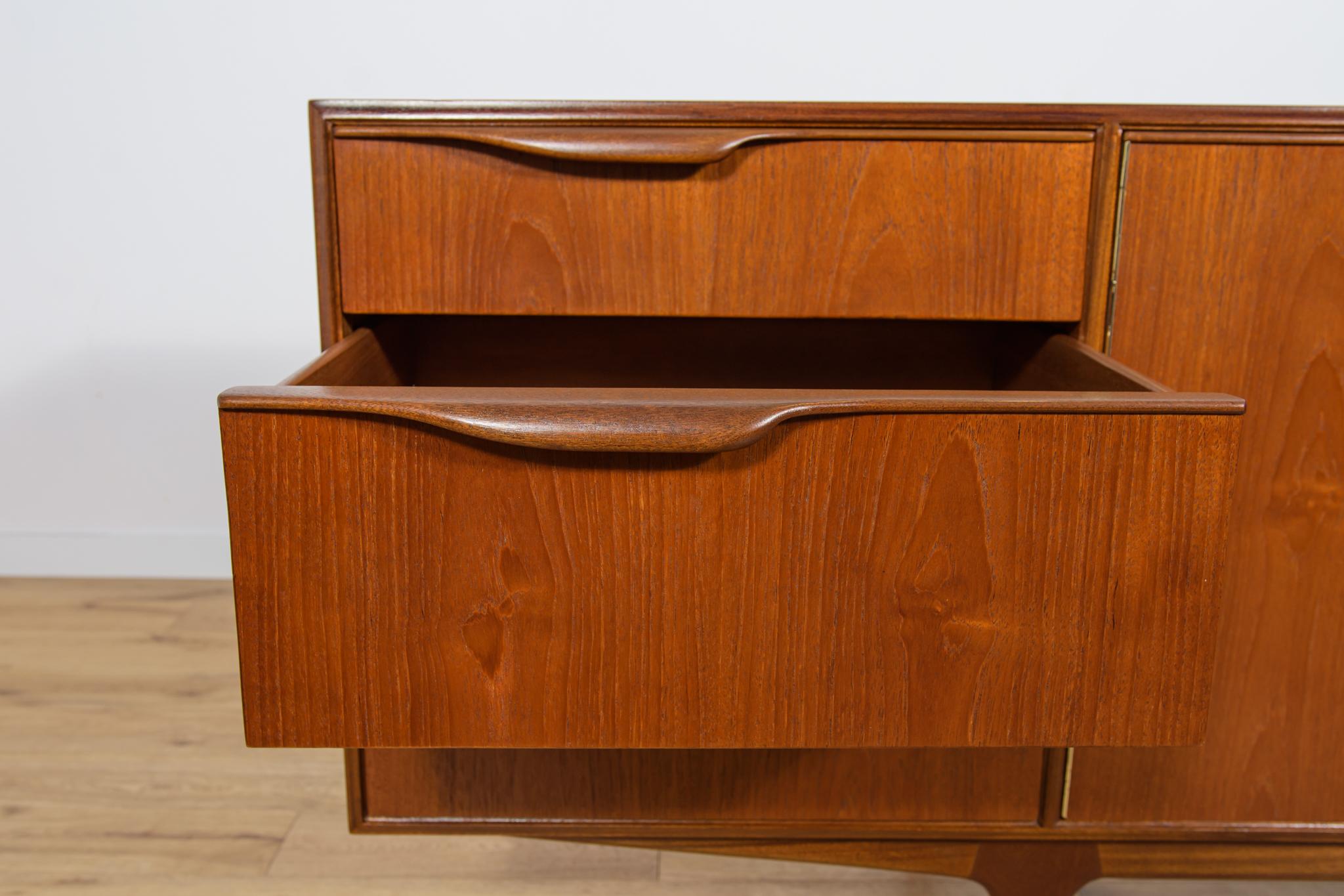 Mid-Century Teak Sideboard from McIntosh, 1960s For Sale 8