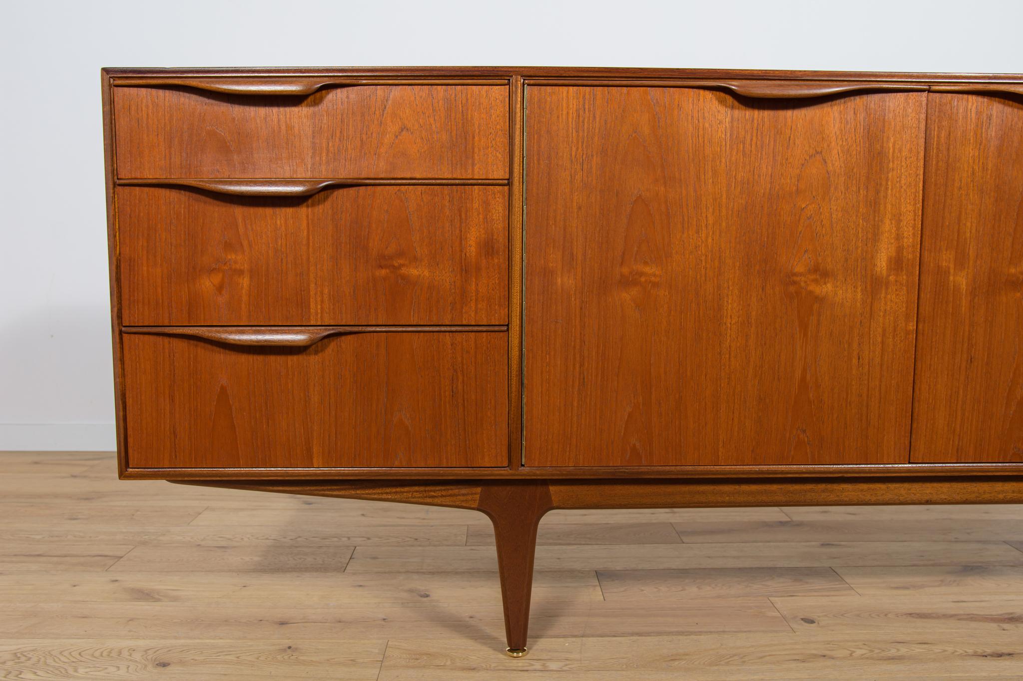 Mid-Century Teak Sideboard from McIntosh, 1960s For Sale 10