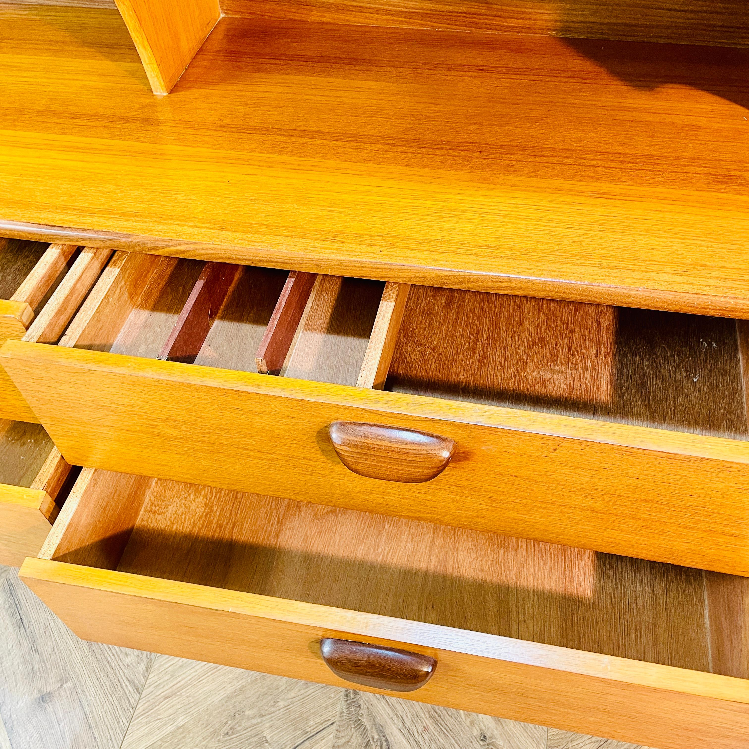 Mid-Century Sideboard / Highboard aus Teakholz, hergestellt von Portwood Furniture, 1970er Jahre im Angebot 1