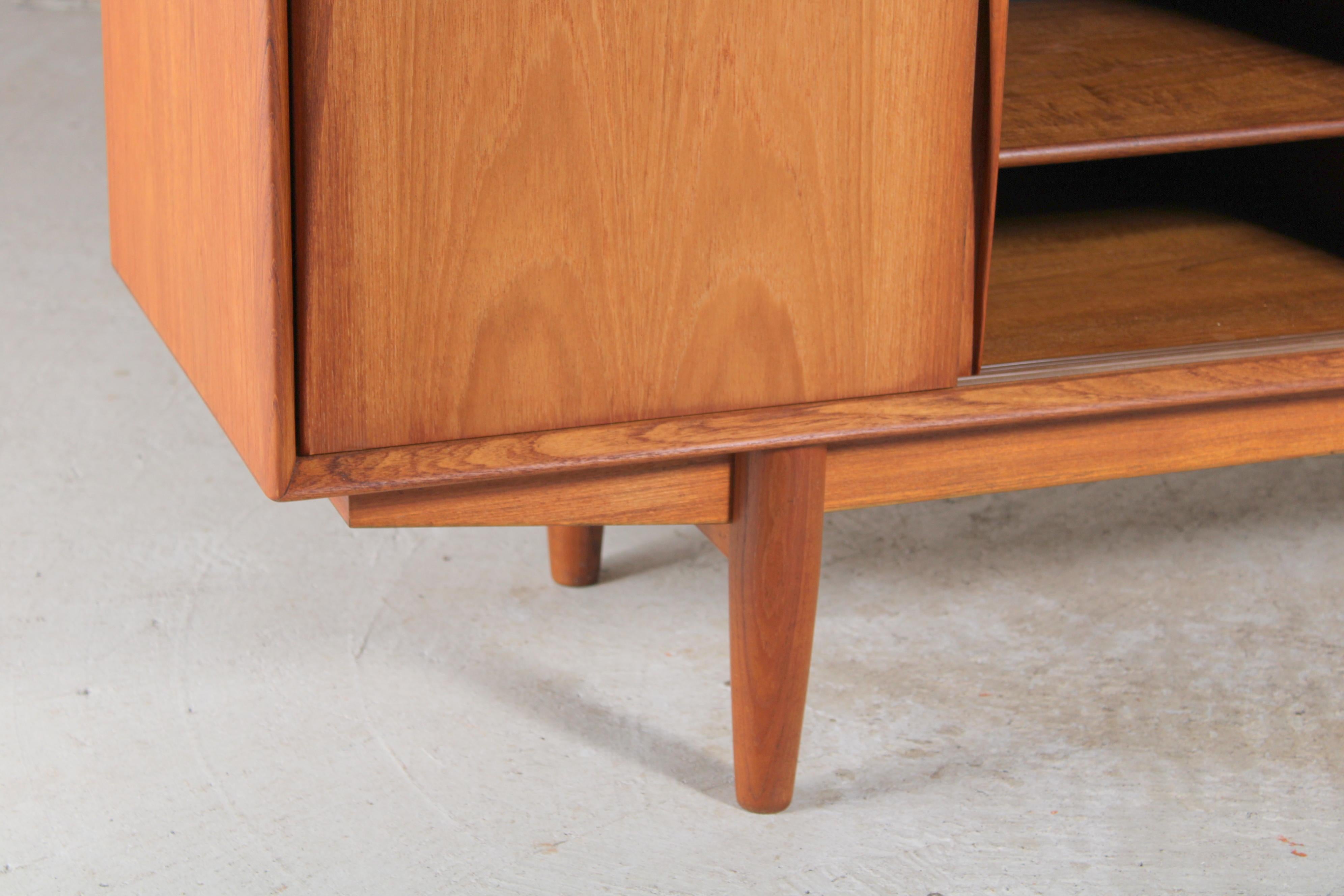 Mid-Century Teak Sideboard in the Manner of Arne Vodder by Dyrlund, Denmark 1