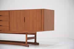 Credenza in teak di metà secolo Modello HB 20 di Johannes Andersen per Hans Bech, 1968