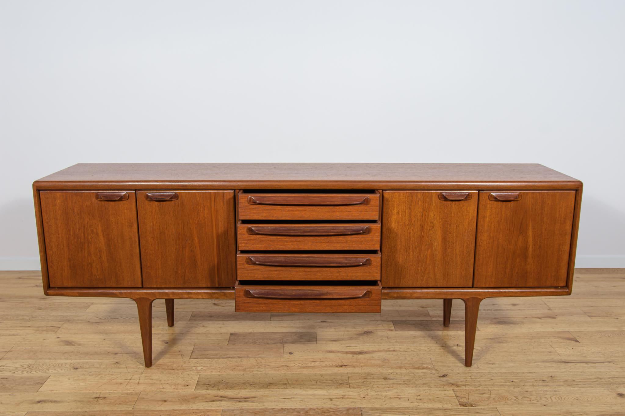 Teak Credenza in teak di metà secolo Model Sequence di John Herbert per A. Younger Ltd., Gre in vendita