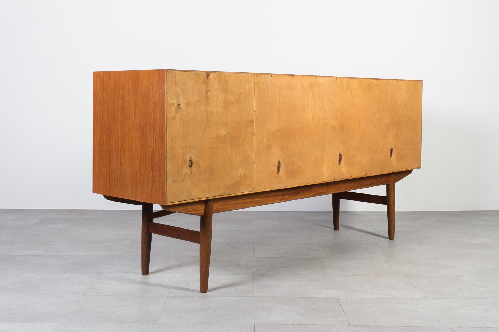Credenza in teak del Medioevo, Norvegia, anni '60, stile Gustav Bahus, completamente restaurata in vendita 10