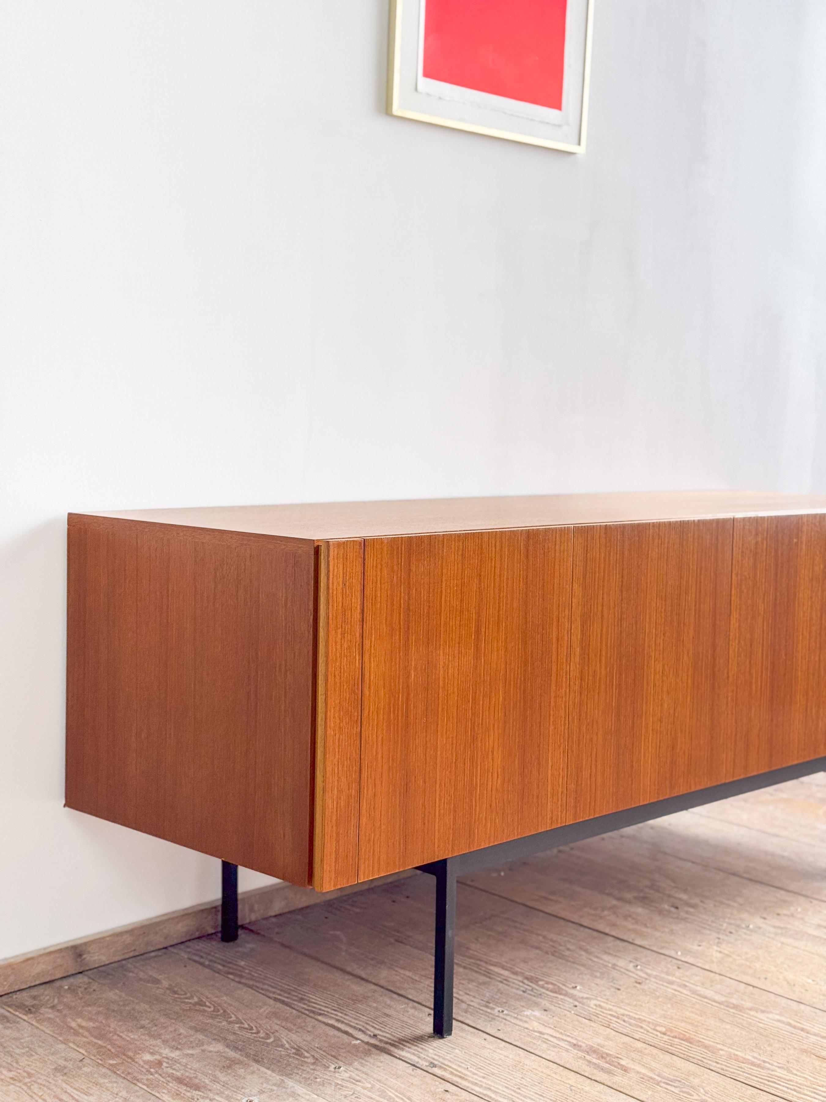Credenza o credenza in teak B20 di metà secolo di Dieter Waeckerlin, Behr, Germania in vendita 4