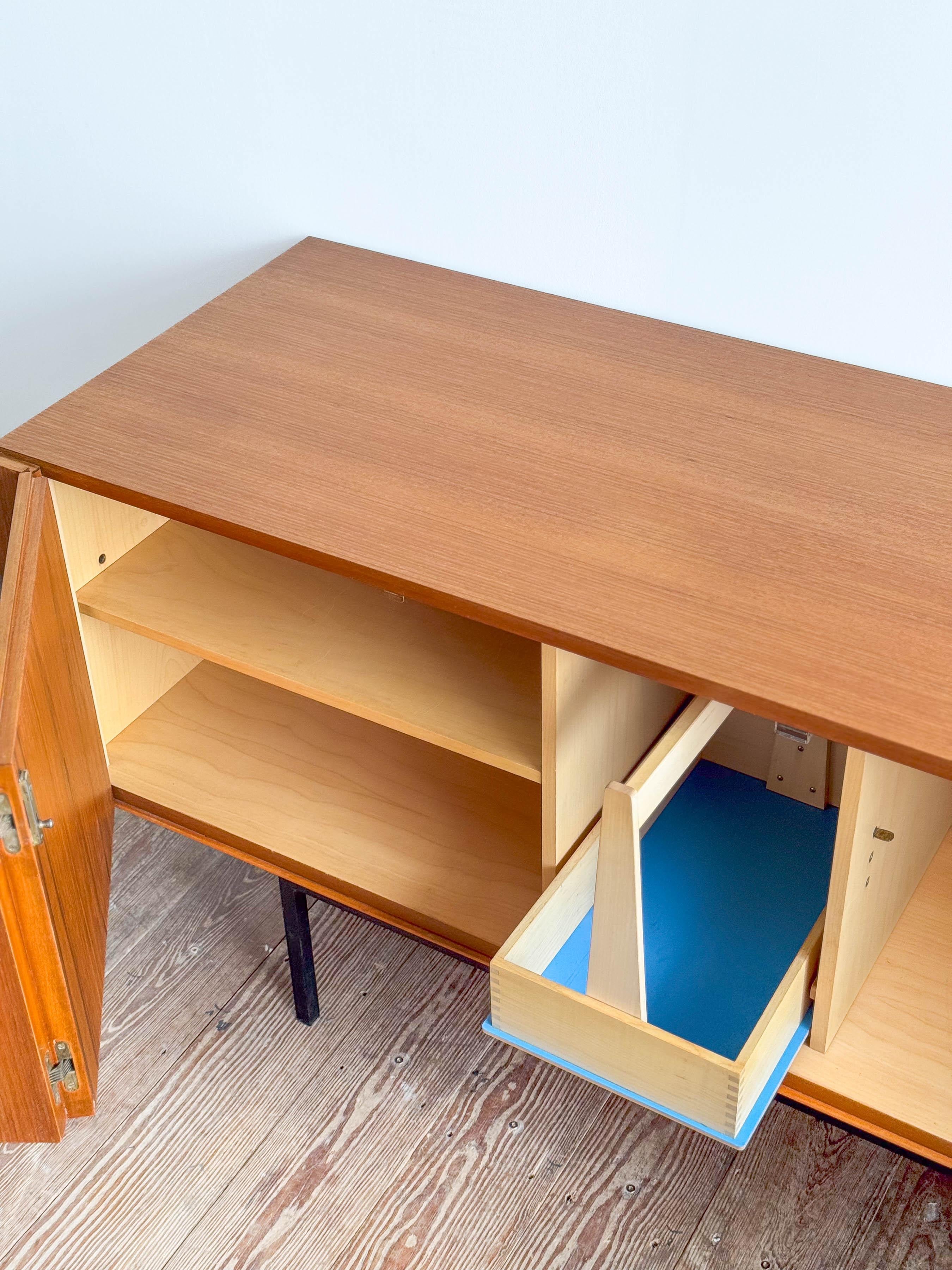 Credenza o credenza in teak B20 di metà secolo di Dieter Waeckerlin, Behr, Germania in vendita 7