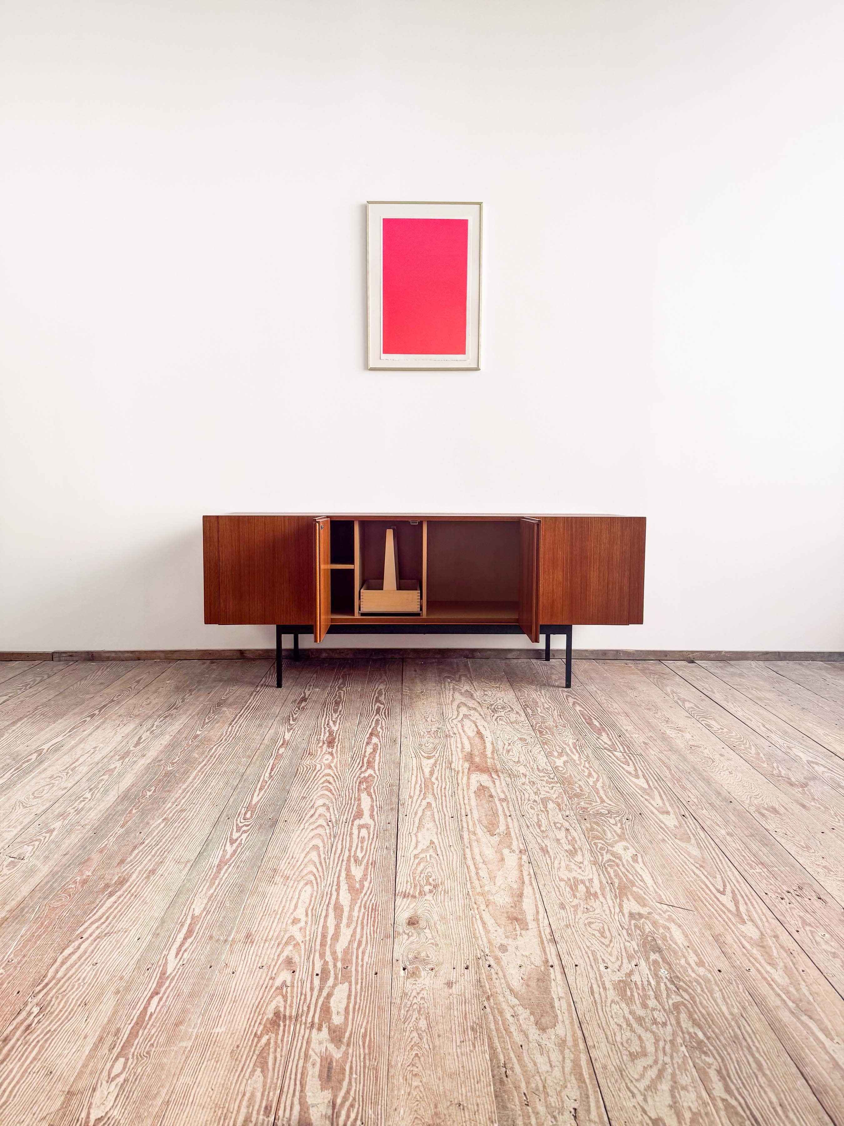 Mid-Century moderno Credenza o credenza in teak B20 di metà secolo di Dieter Waeckerlin, Behr, Germania in vendita