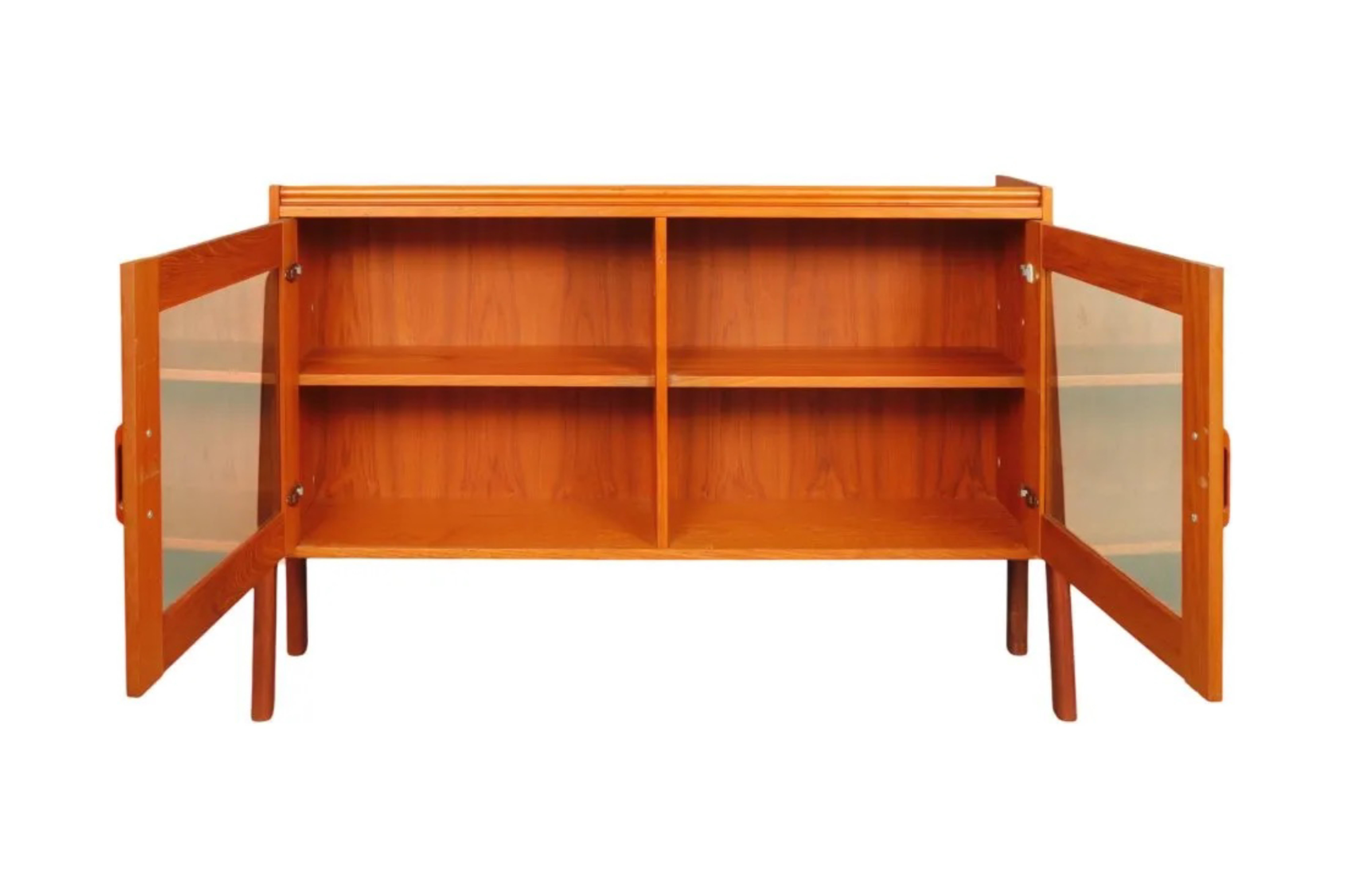 Mid-Century Teak Sideboard W/ Glass Doors In Good Condition For Sale In Hudson, NY