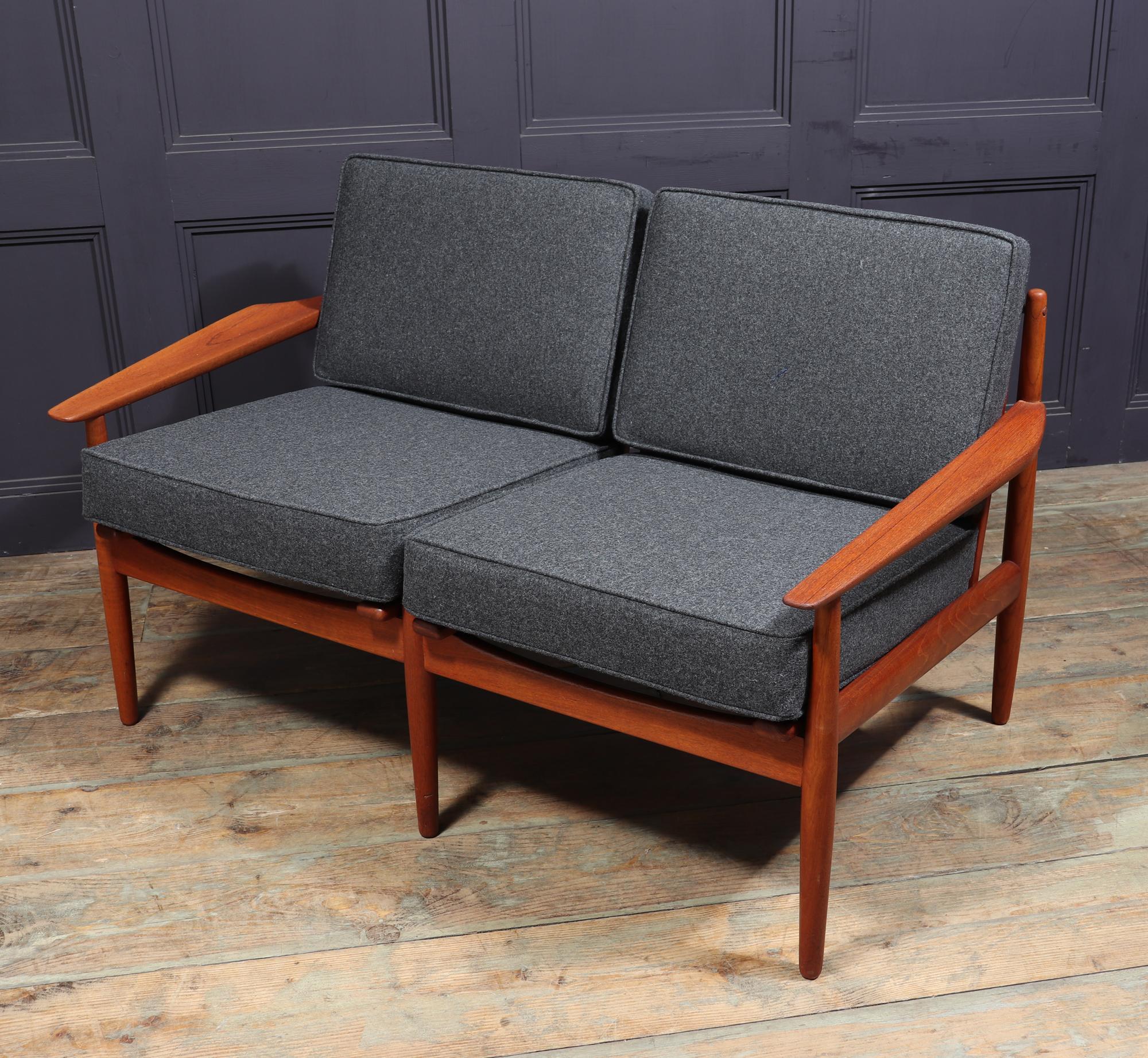 Midcentury Teak Sofa by Arne Vodder For Sale 3