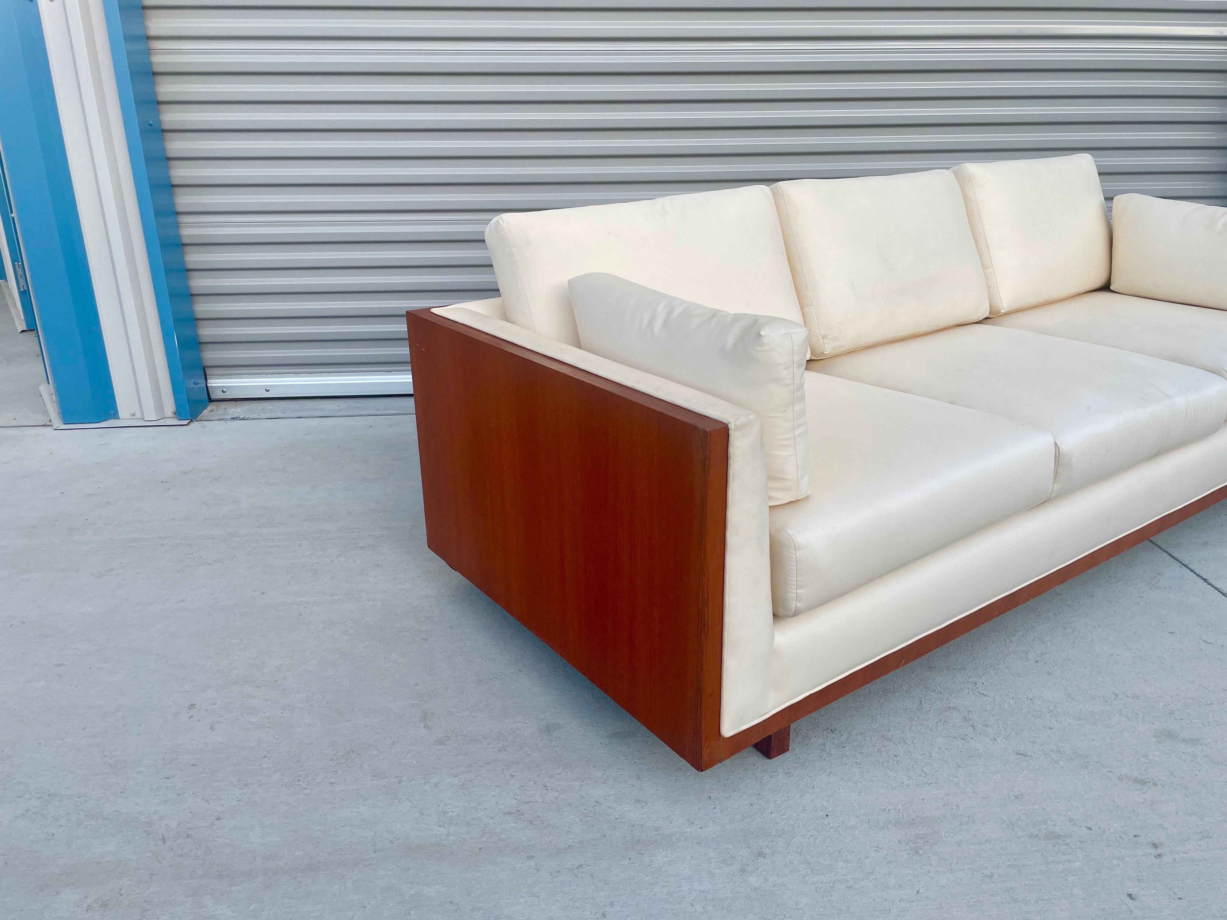 Midcentury Teak Sofa in the Style of Milo Baughman For Sale 4