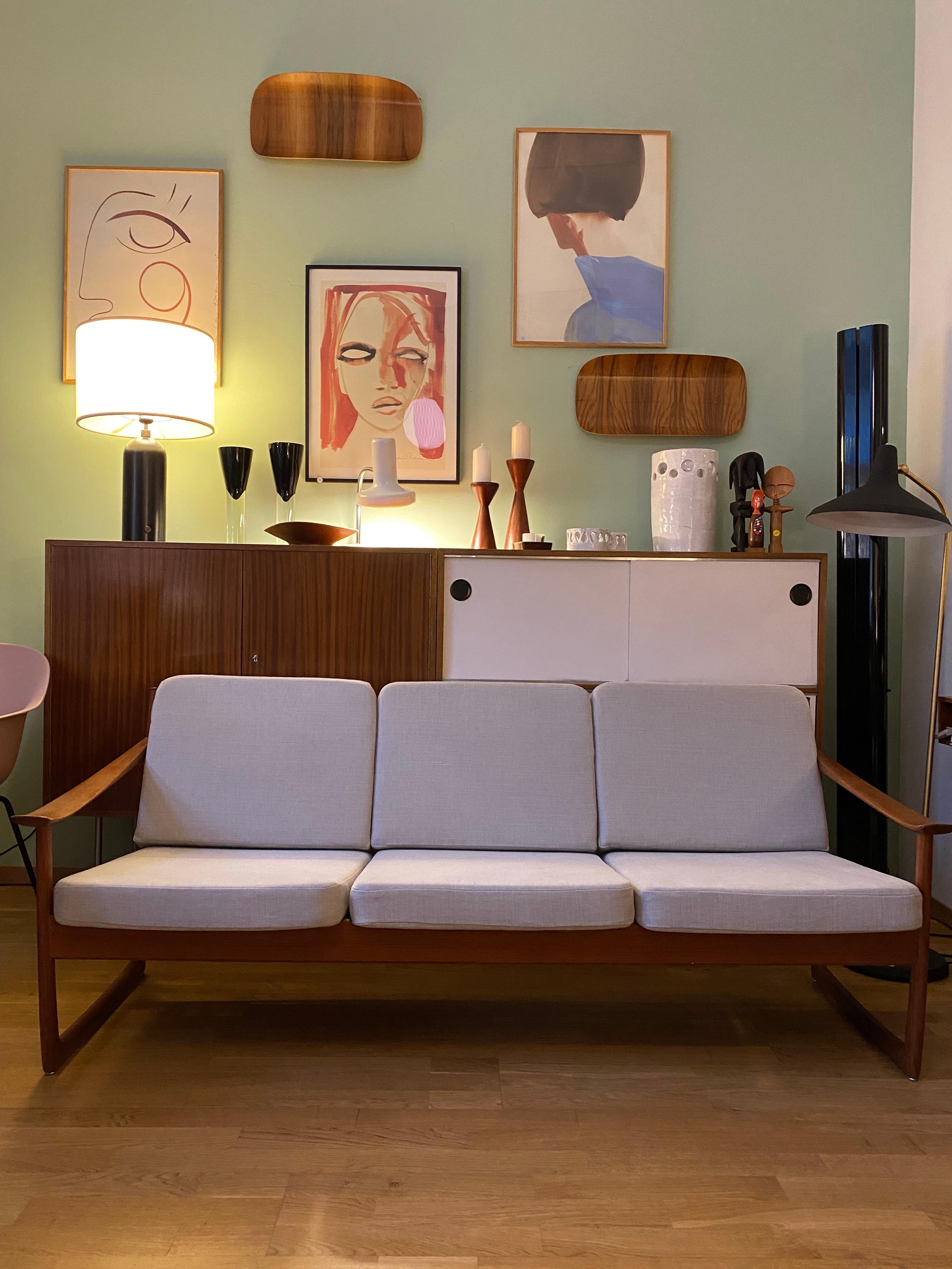 Scandinavian Modern Midcentury Teak Sofa by Peter Hvidt for France & Søn For Sale