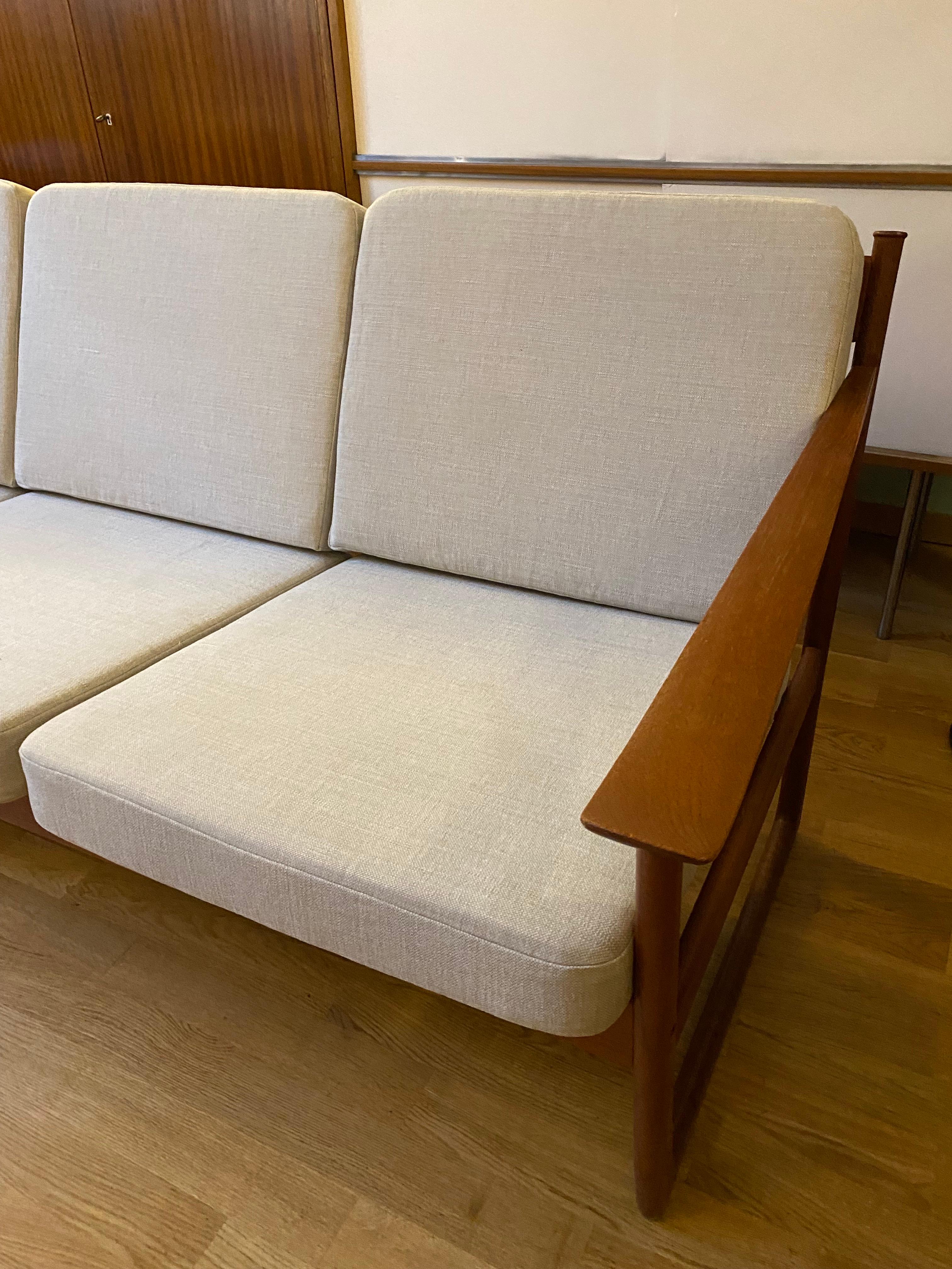 Danish Midcentury Teak Sofa by Peter Hvidt for France & Søn For Sale
