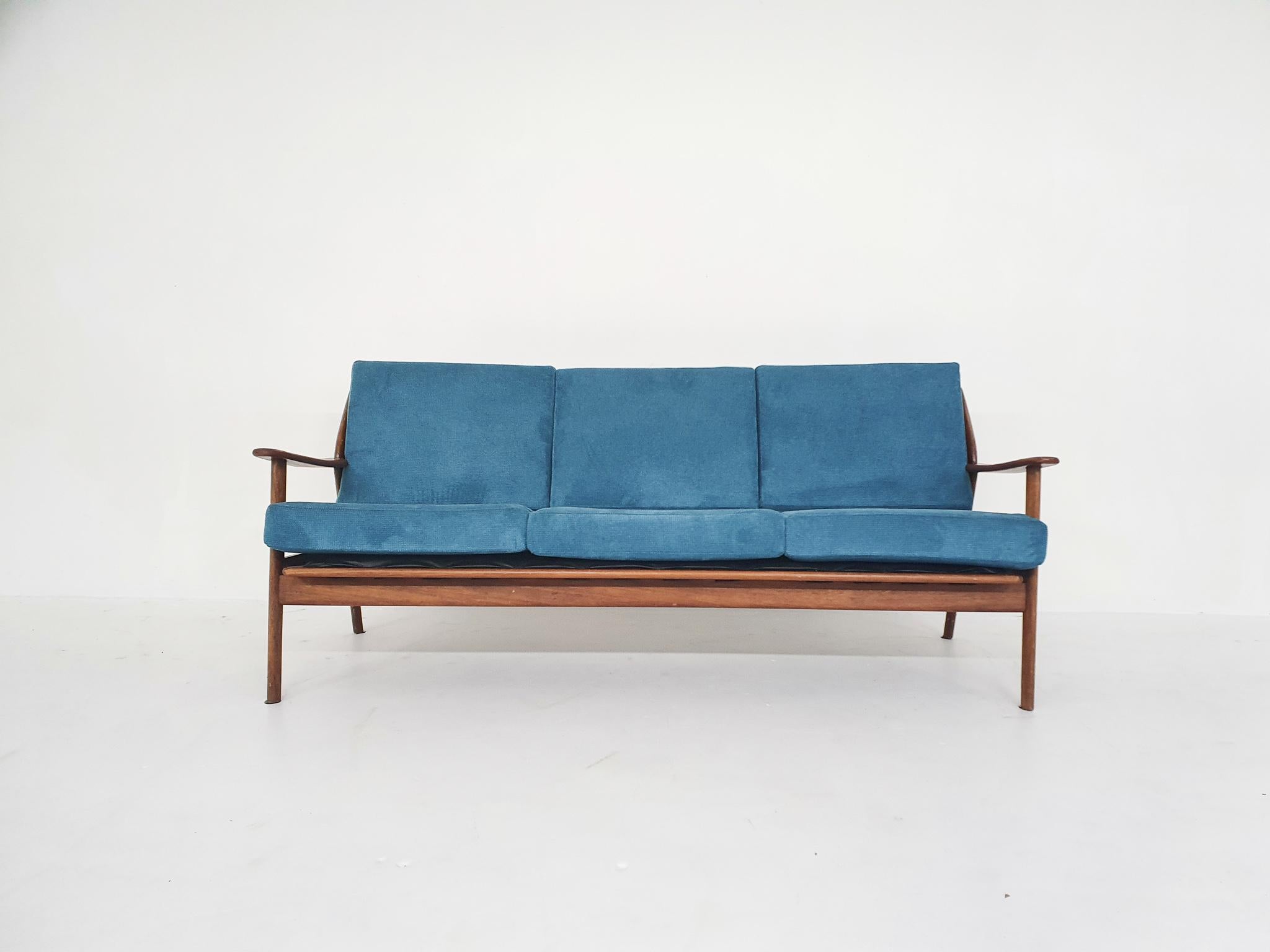 Teak sofa with new springs. New cushions with new green-blue upholstery.
Inspired by Scandinavian design.