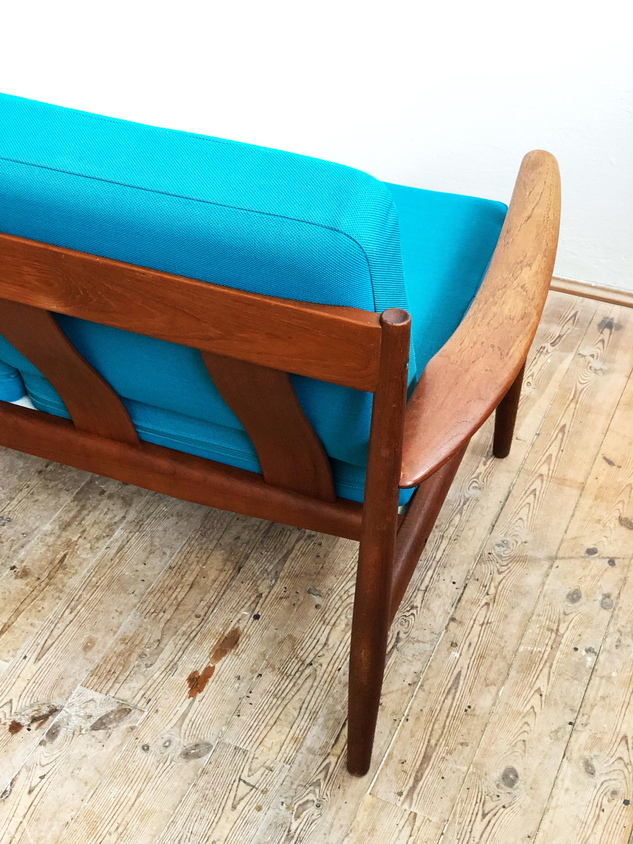 Midcentury Teak Sofa with Turquoise Upholstery by Grete Jalk for France & Son  In Good Condition For Sale In Munich, Bavaria