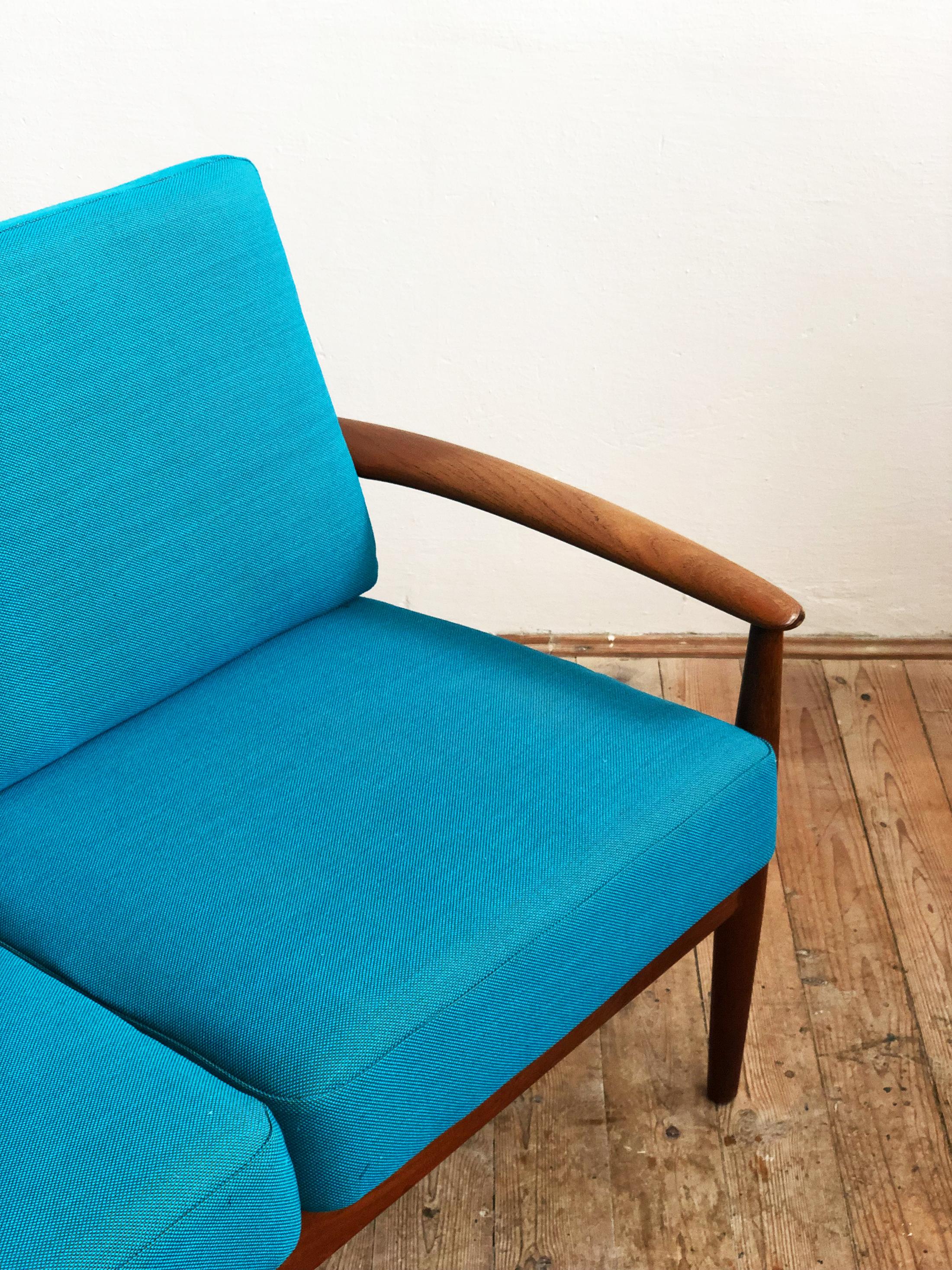 Midcentury Teak Sofa with Turquoise Upholstery by Grete Jalk for France & Son  For Sale 1