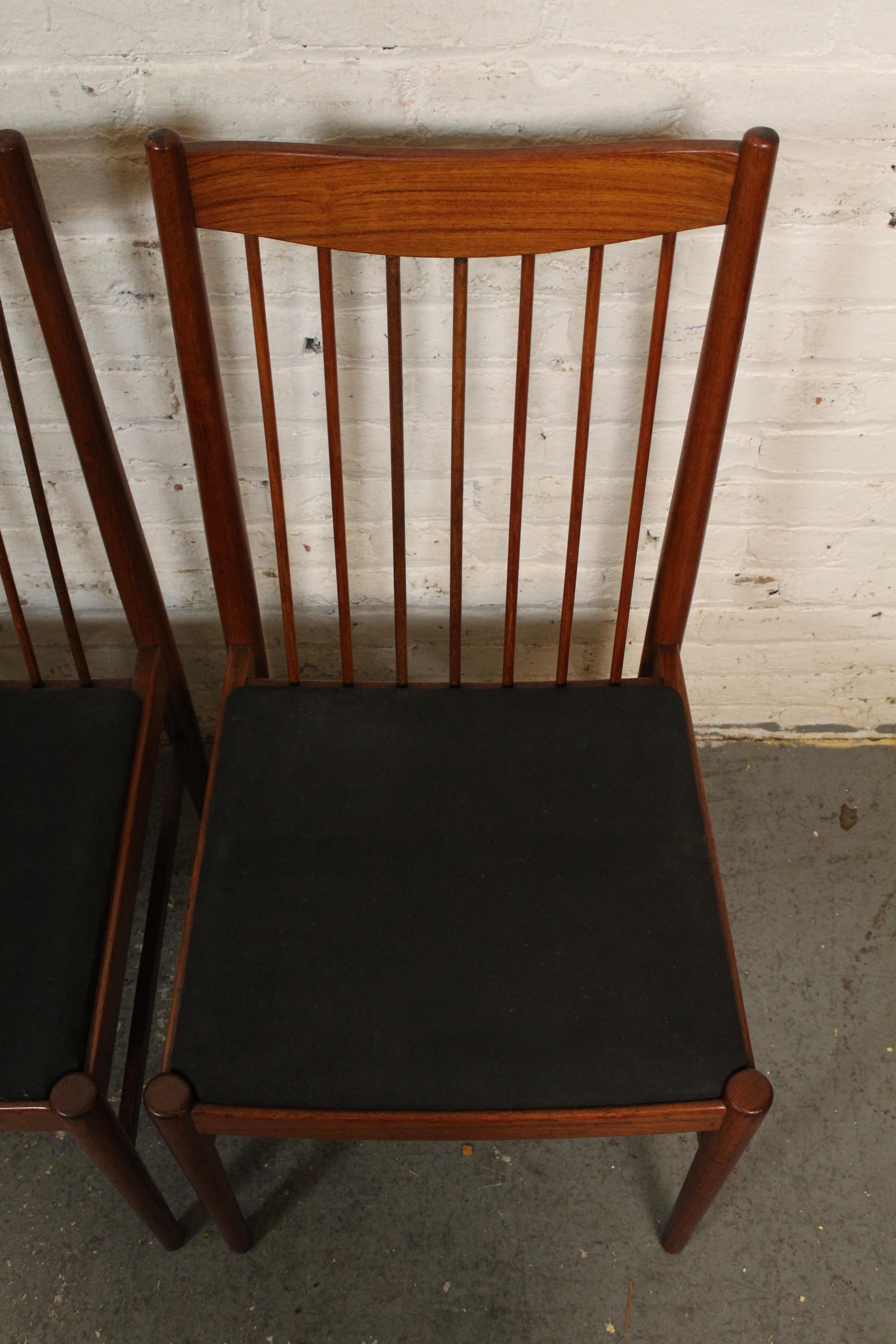 Chaises à fuseaux en teck du milieu du siècle dernier d'Arne Vodder pour Sibast Denmark en vente 2