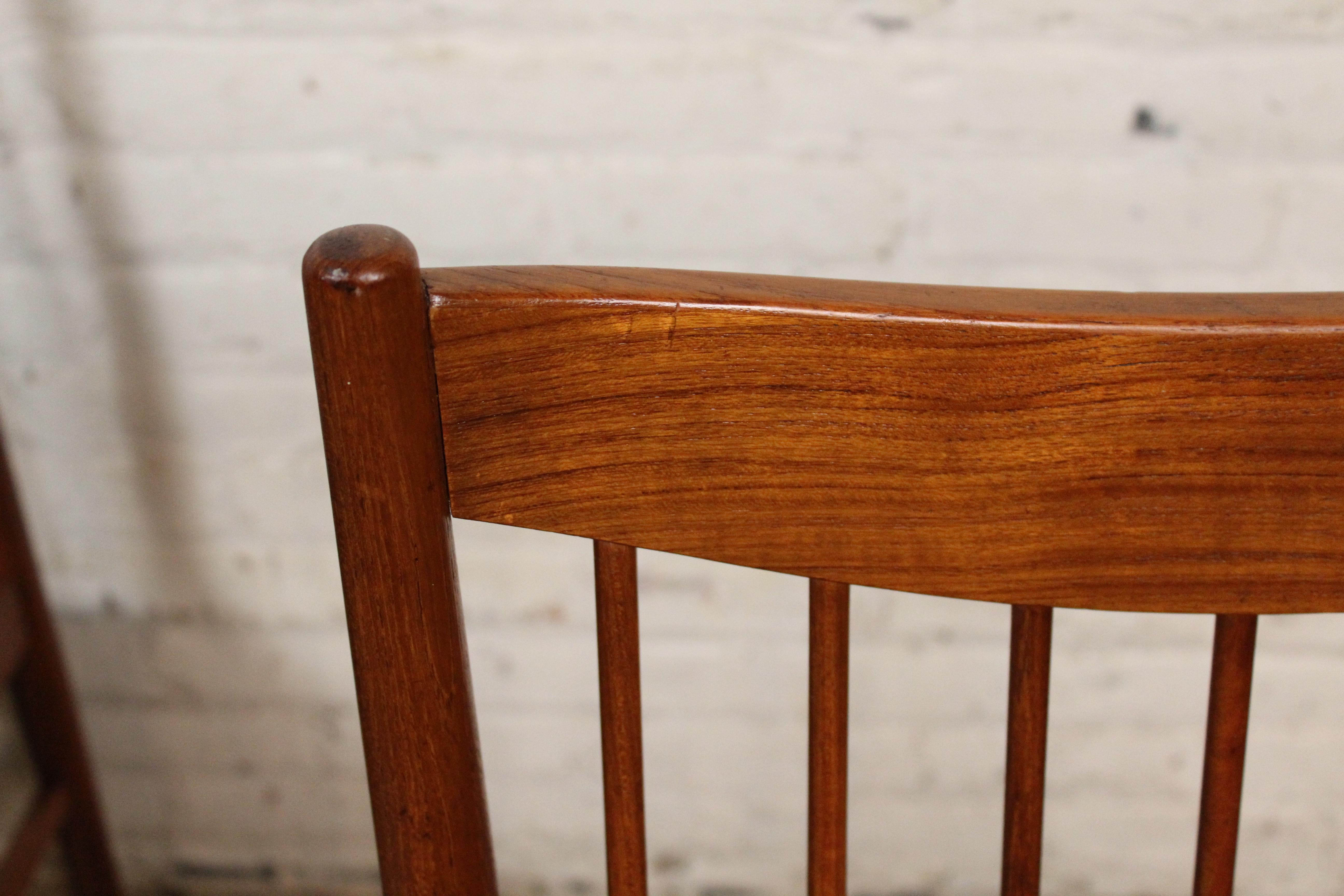 Chaises à fuseaux en teck du milieu du siècle dernier d'Arne Vodder pour Sibast Denmark en vente 3