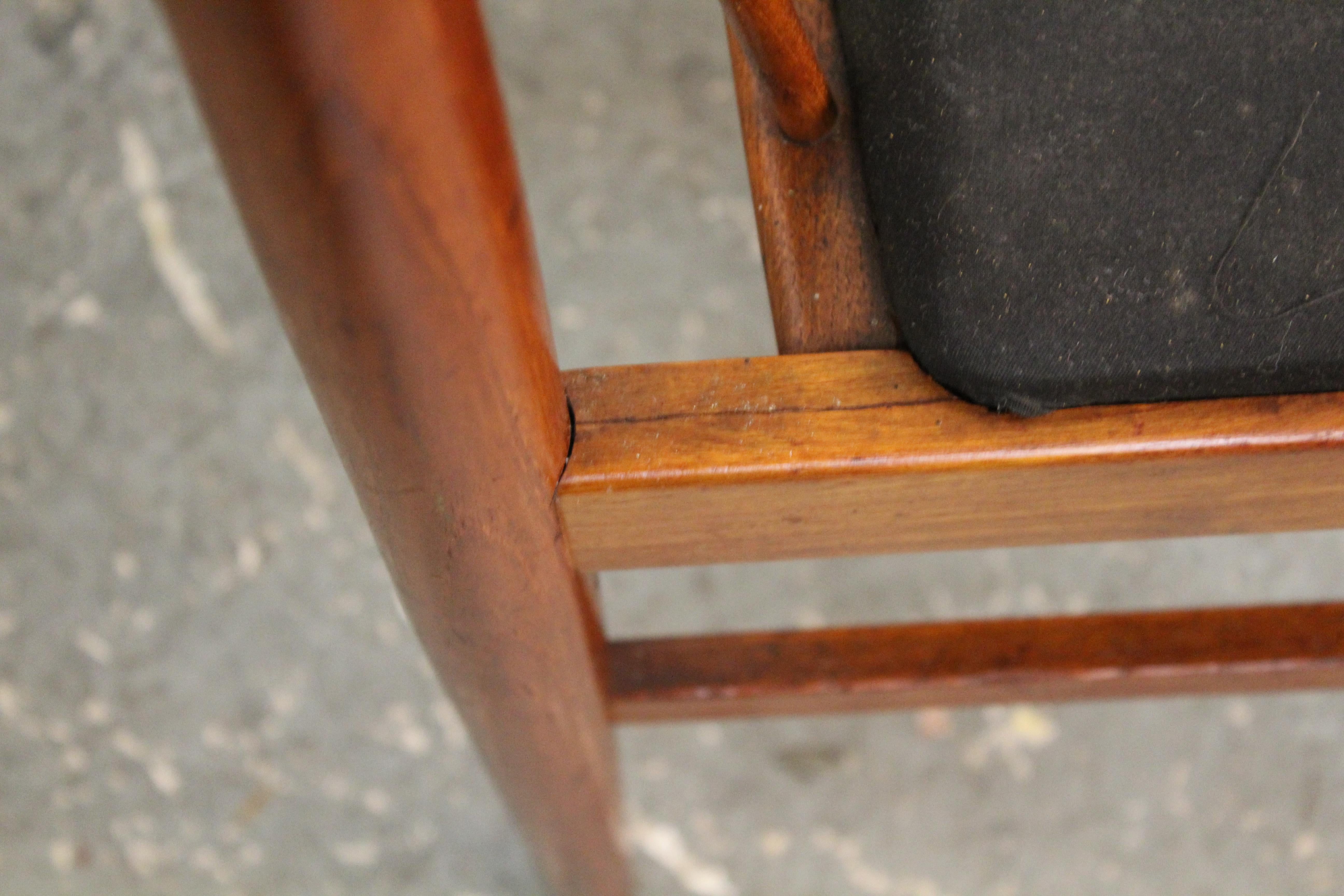 Chaises à fuseaux en teck du milieu du siècle dernier d'Arne Vodder pour Sibast Denmark en vente 8