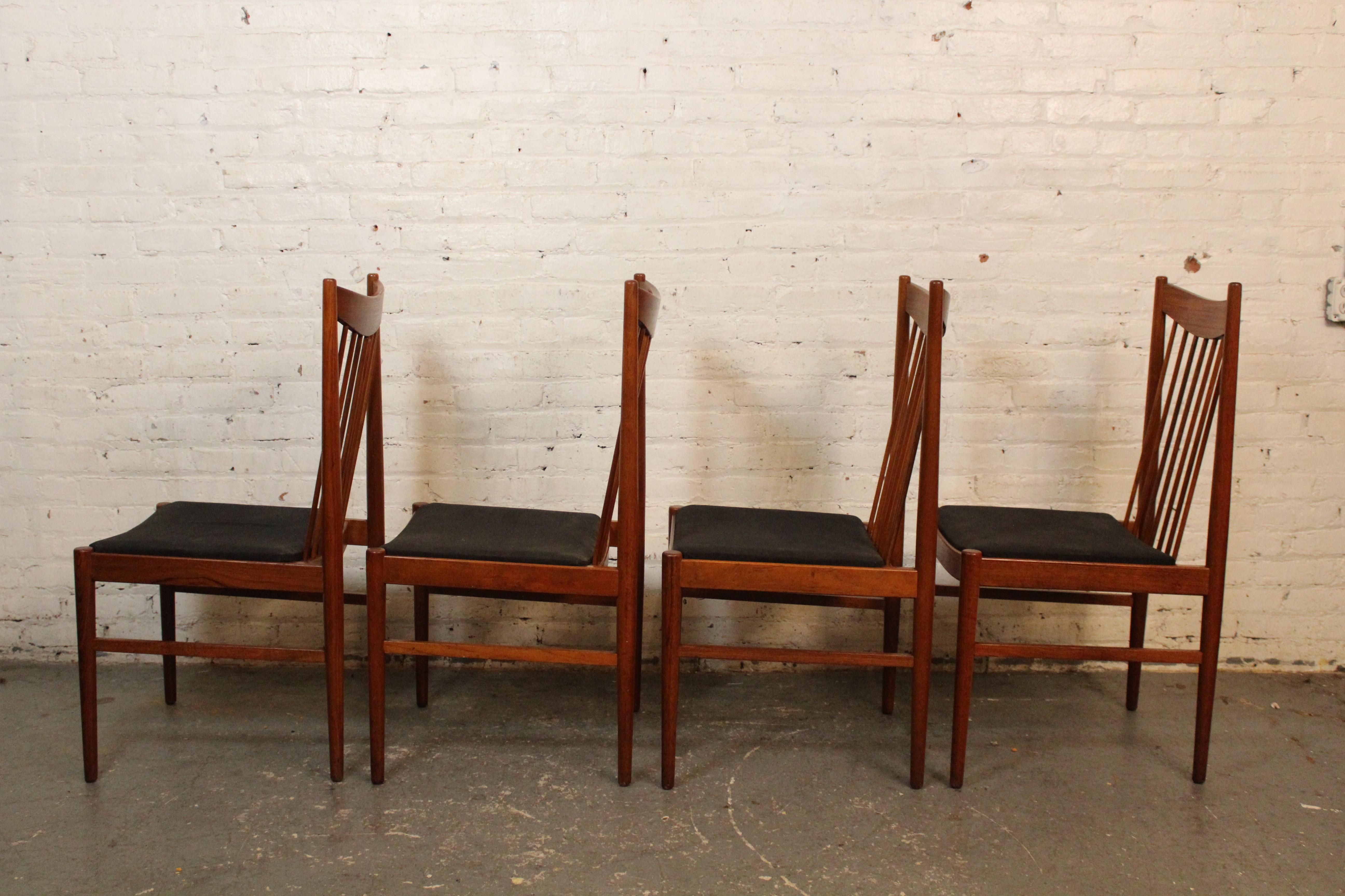 Mid-Century Modern Chaises à fuseaux en teck du milieu du siècle dernier d'Arne Vodder pour Sibast Denmark en vente