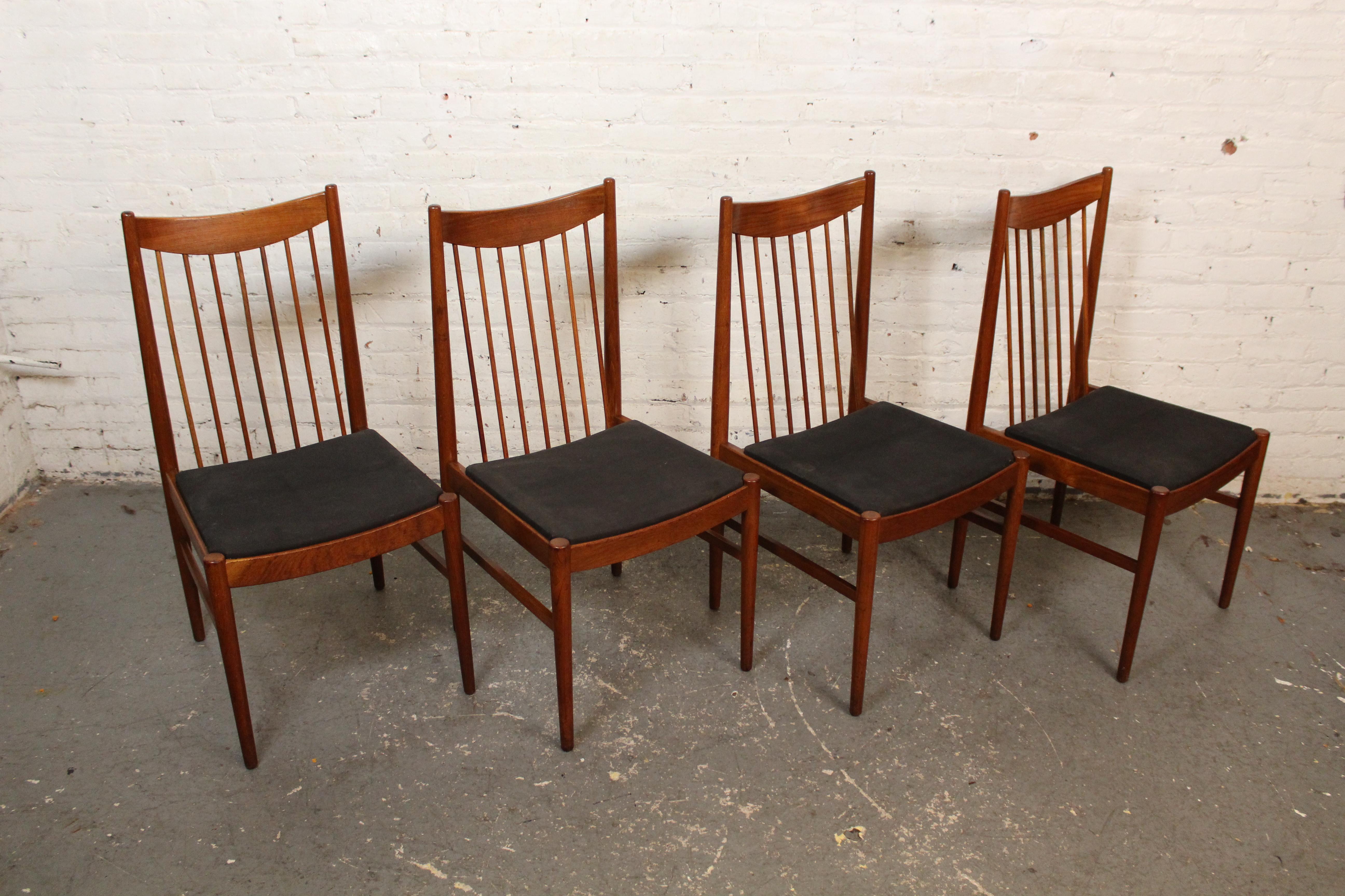 Chaises à fuseaux en teck du milieu du siècle dernier d'Arne Vodder pour Sibast Denmark Bon état - En vente à Brooklyn, NY