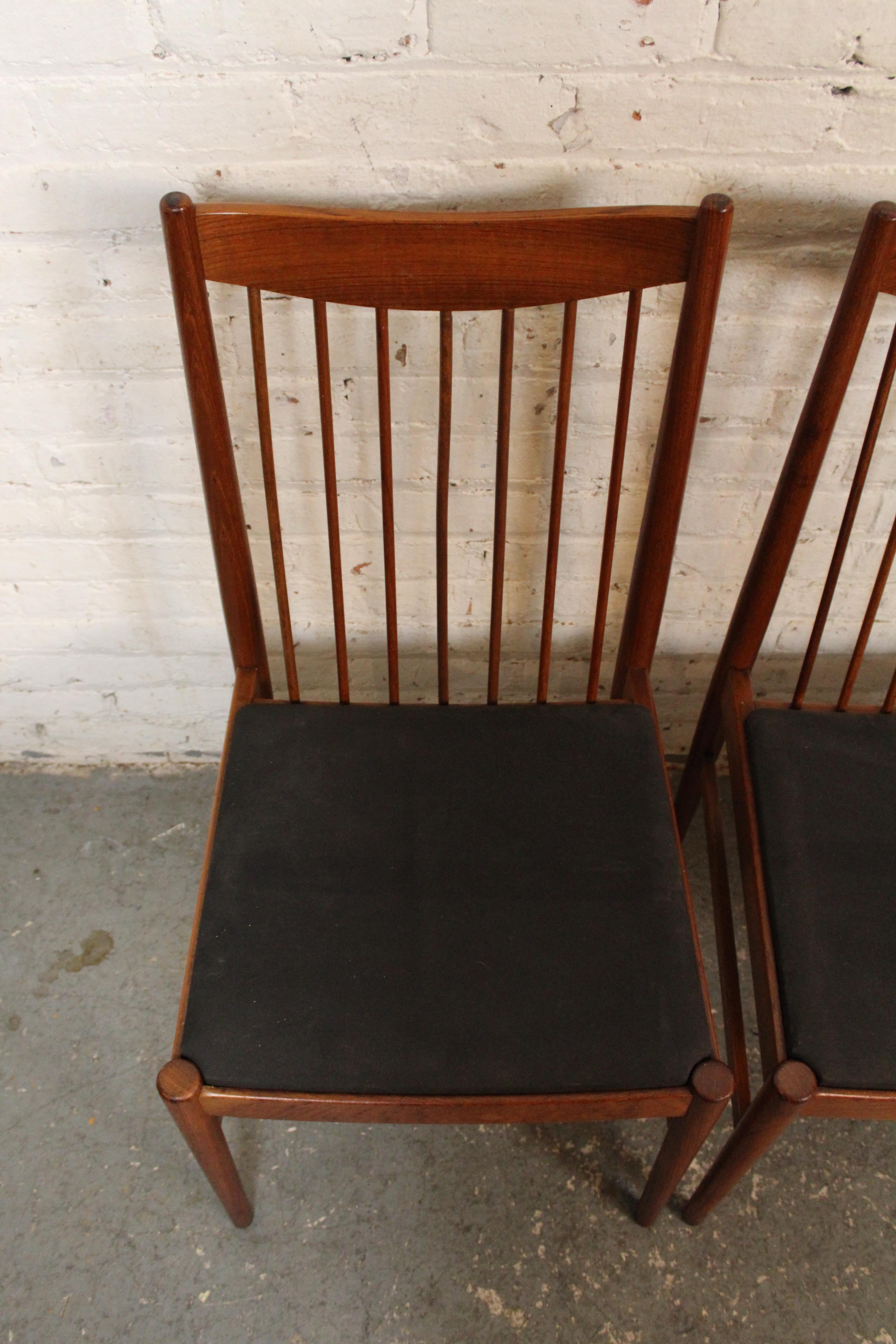 20ième siècle Chaises à fuseaux en teck du milieu du siècle dernier d'Arne Vodder pour Sibast Denmark en vente