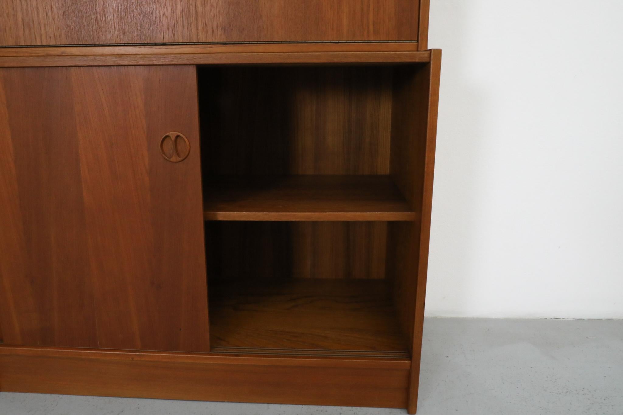 Stehendes Bücherregal aus Teakholz mit Schränken und Regalen aus der Jahrhundertmitte im Angebot 8