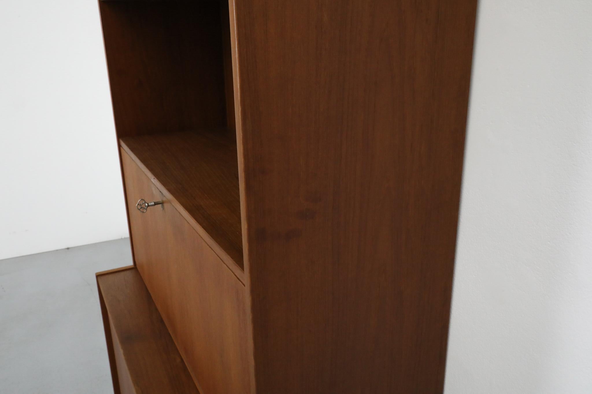 Stehendes Bücherregal aus Teakholz mit Schränken und Regalen aus der Jahrhundertmitte im Angebot 12