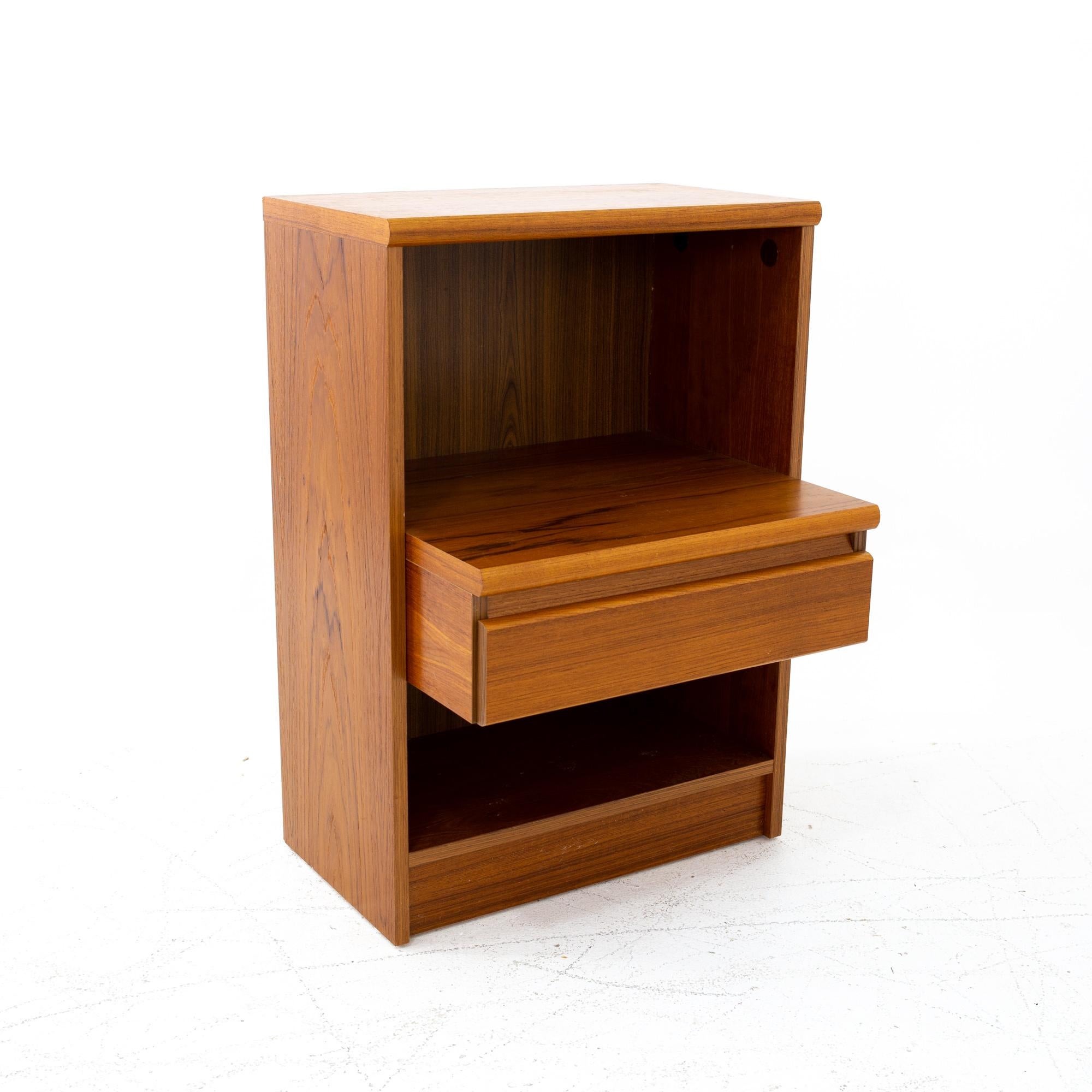 Mid Century Teak Step Nightstands - Pair In Good Condition In Countryside, IL