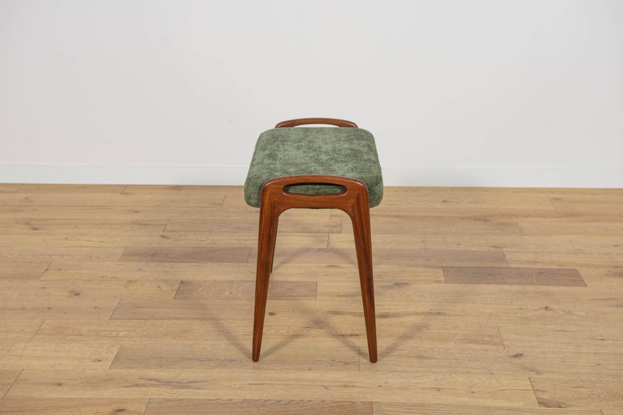 Sgabello in teak del Medioevo, Danimarca, anni '60 In condizioni ottime in vendita a GNIEZNO, 30