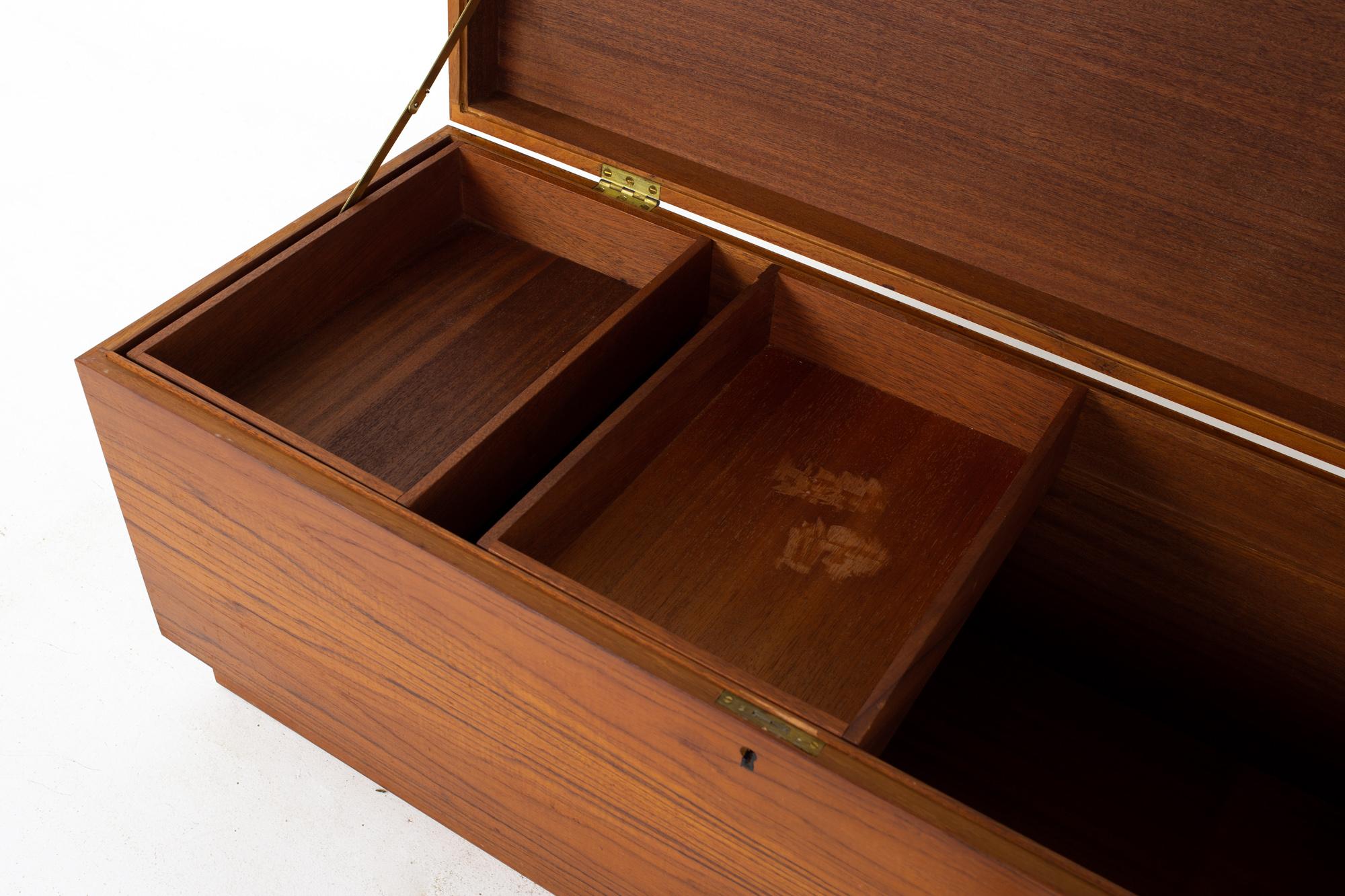 Mid Century Teak Storage Trunk Bench 3