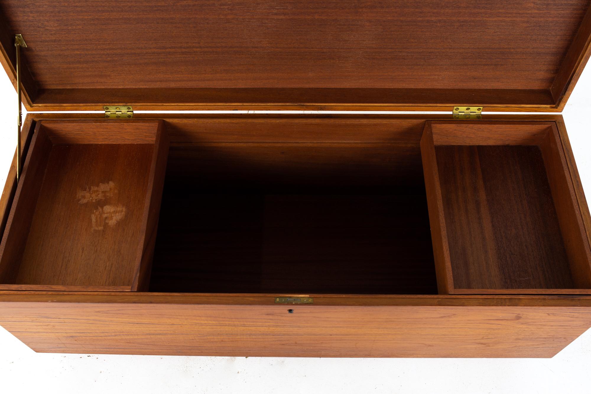 Mid Century Teak Storage Trunk Bench 4