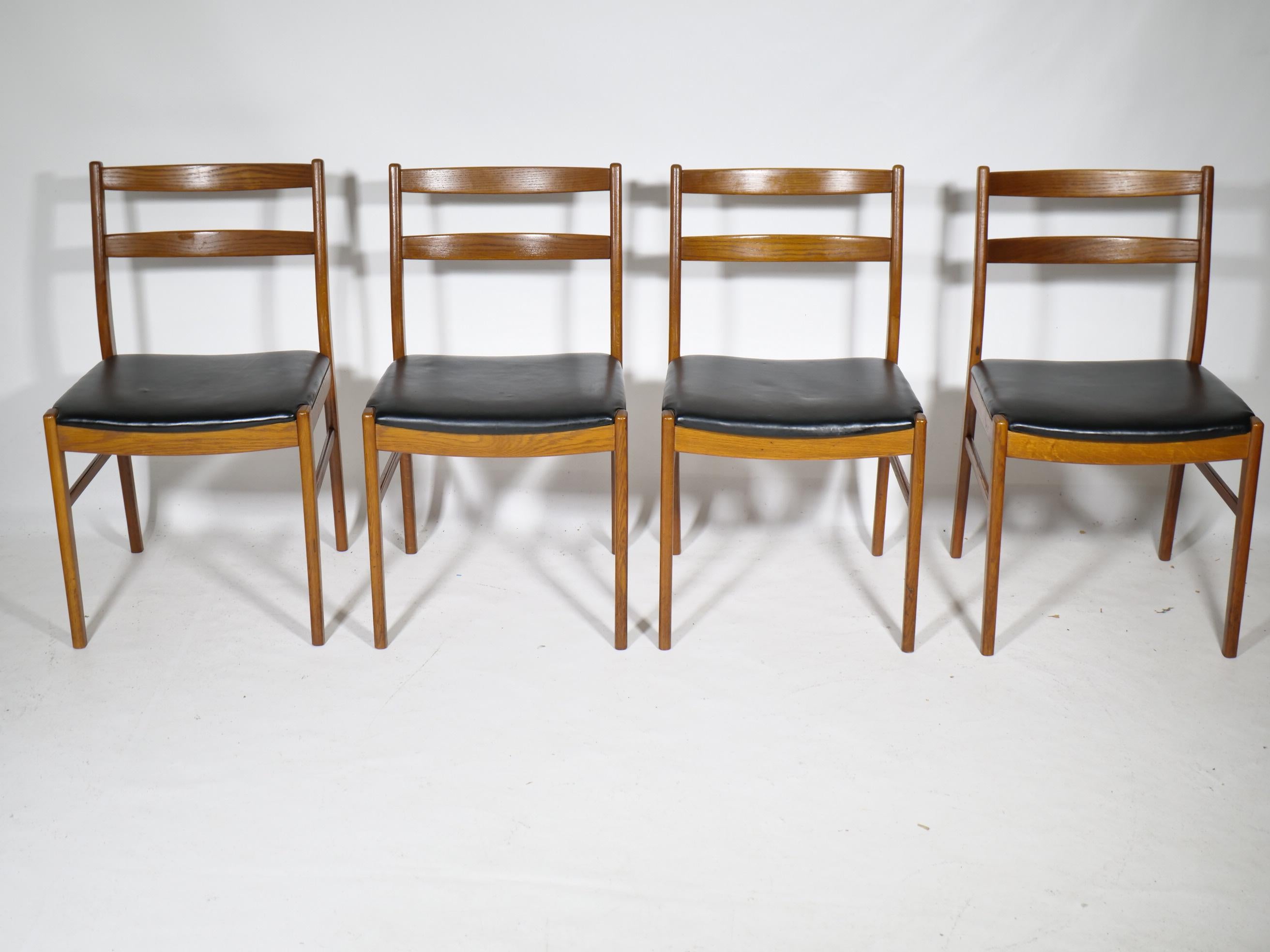 Mid-Century Teakholz Stühle Aus Schweden Satz von 4, 1960er (Skandinavische Moderne) im Angebot