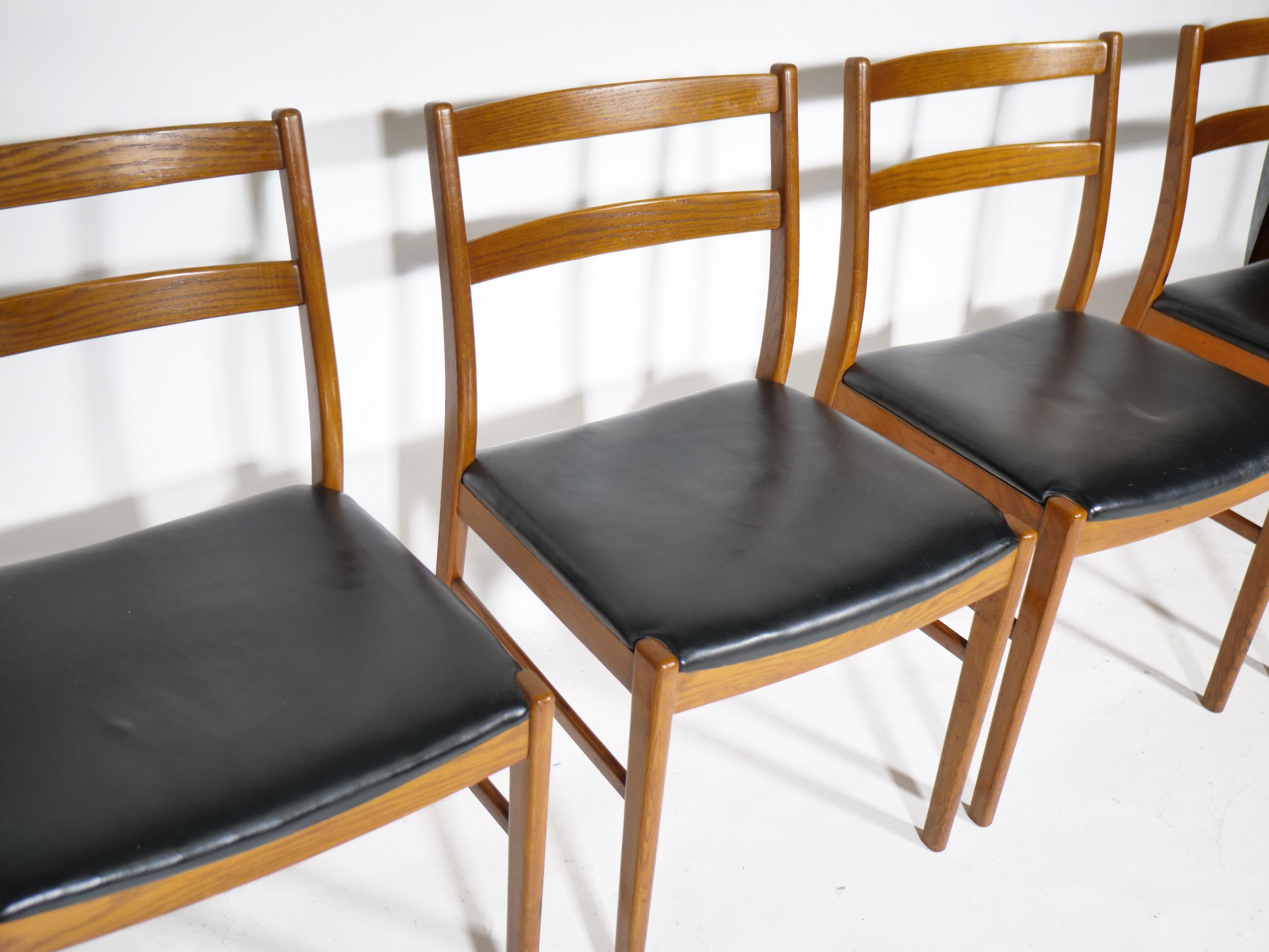 Mid-Century Teakholz Stühle Aus Schweden Satz von 4, 1960er (Schwedisch) im Angebot