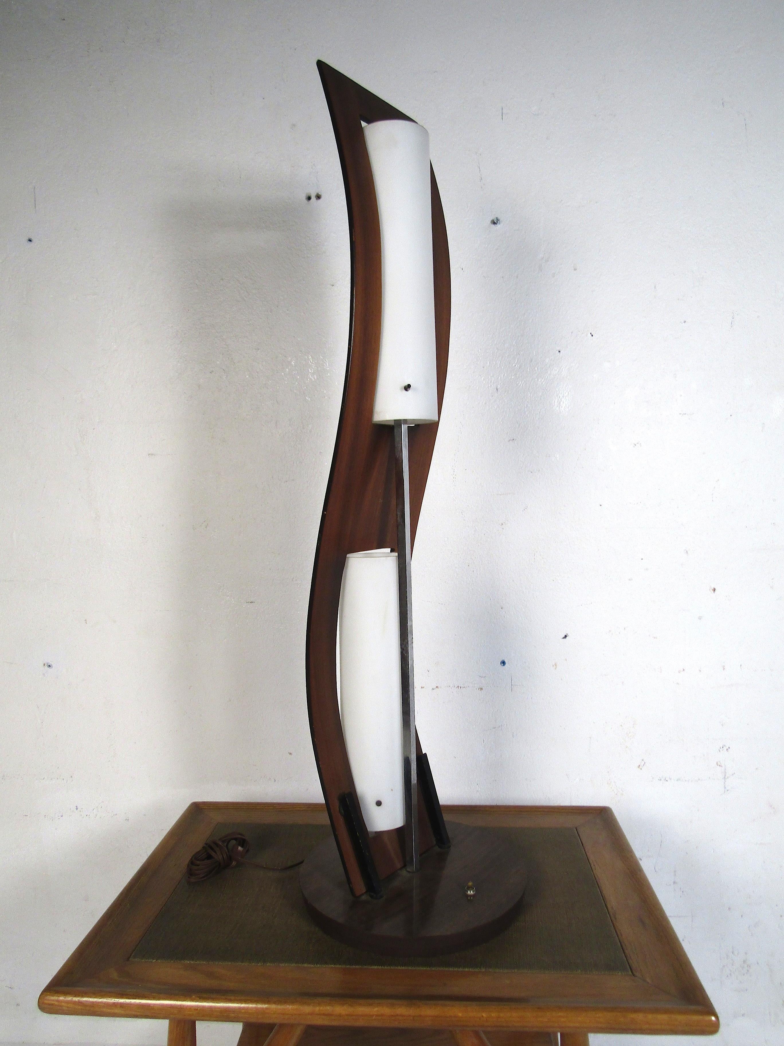 Mid-Century 'S' Frame Table Lamp 3